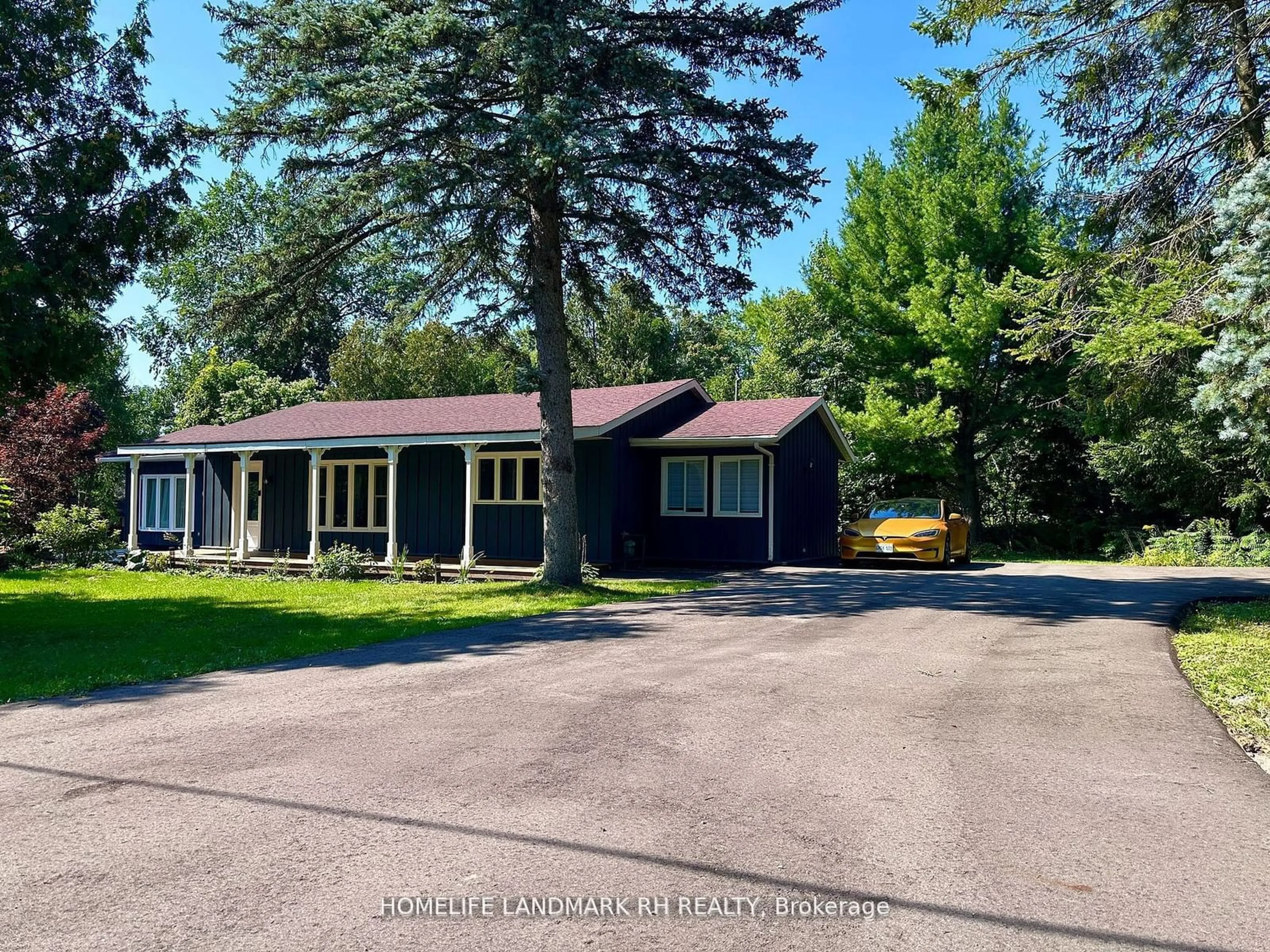 A pic from outside/outdoor area/front of a property/back of a property/a pic from drone, street for 20 John St, King Ontario L7B 1J6