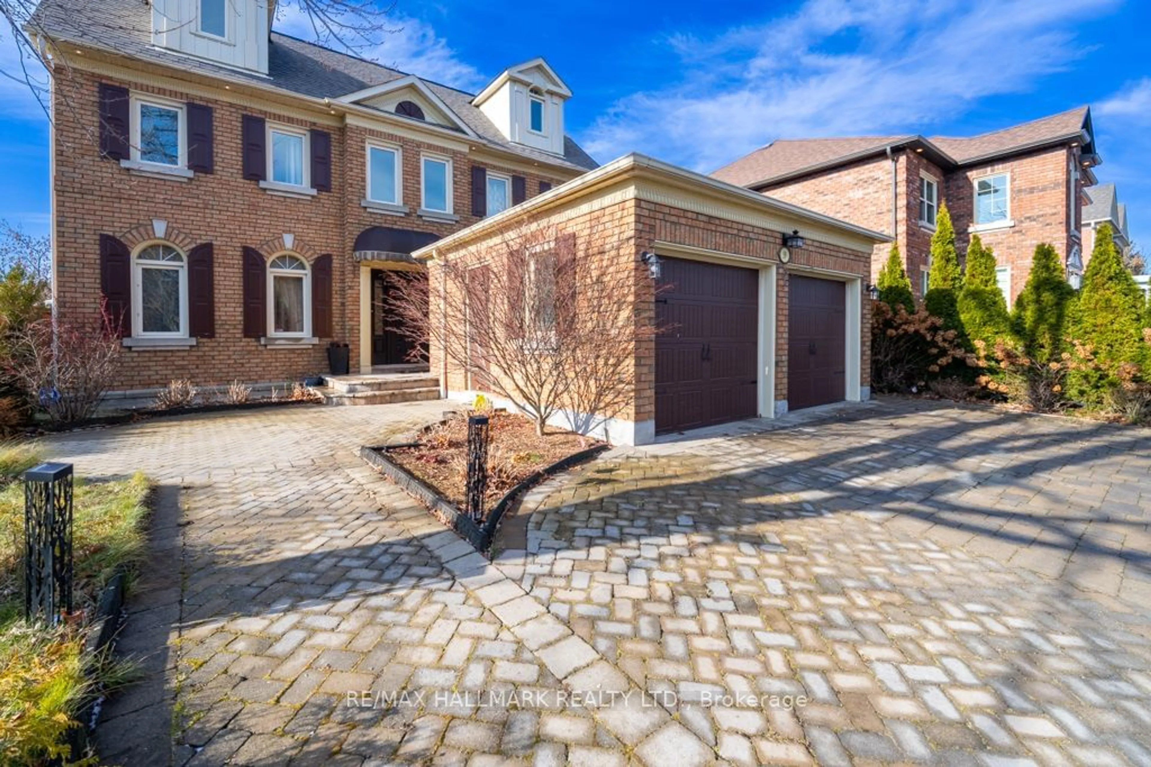 Home with brick exterior material, street for 59 Oatlands Cres, Richmond Hill Ontario L4C 9P2