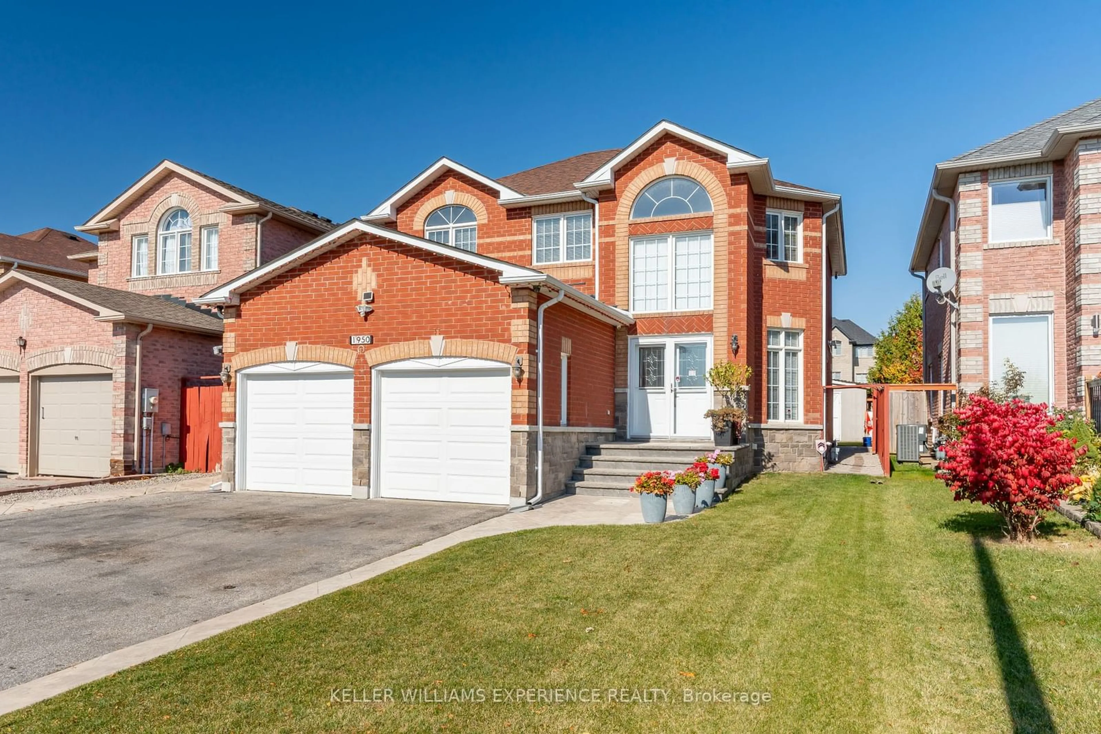 Home with brick exterior material, street for 1950 Mill St, Innisfil Ontario L9S 2A2