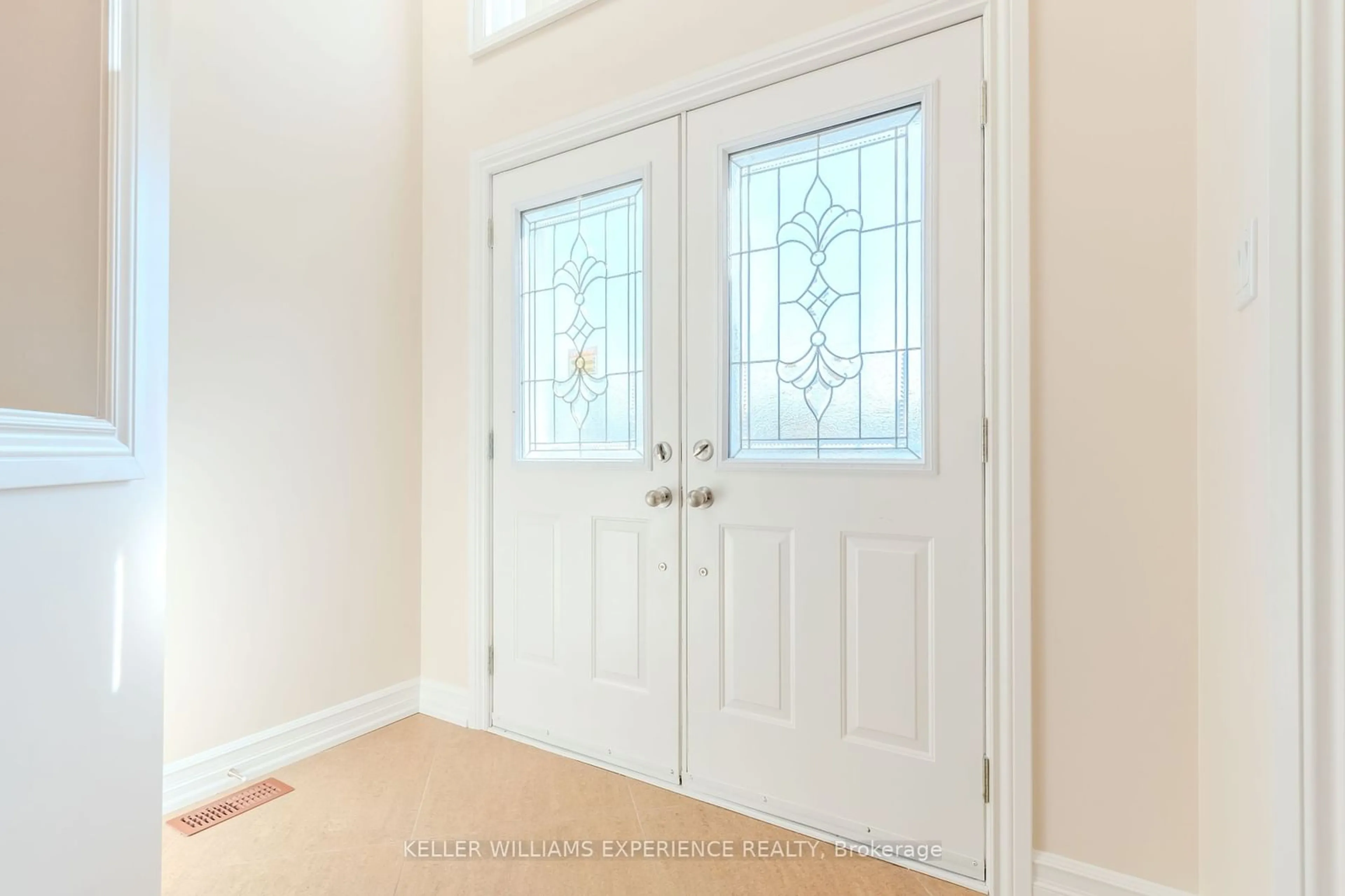 Indoor entryway for 1950 Mill St, Innisfil Ontario L9S 2A2