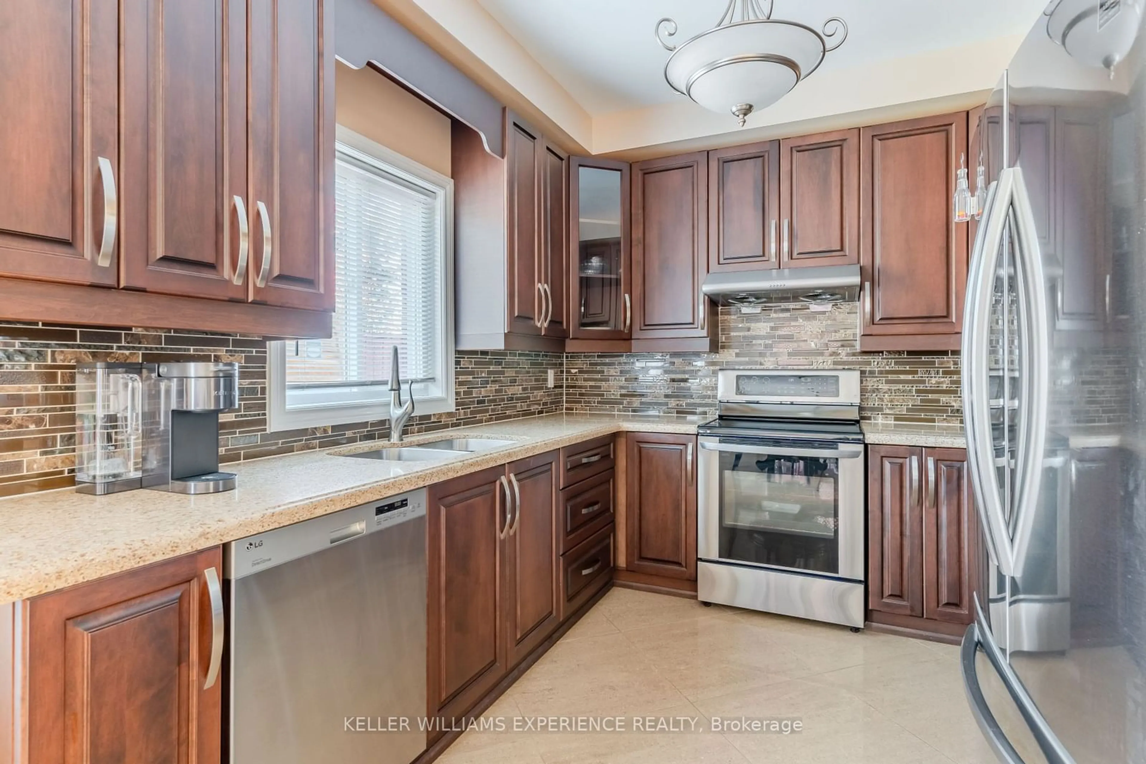 Open concept kitchen, ceramic/tile floor for 1950 Mill St, Innisfil Ontario L9S 2A2