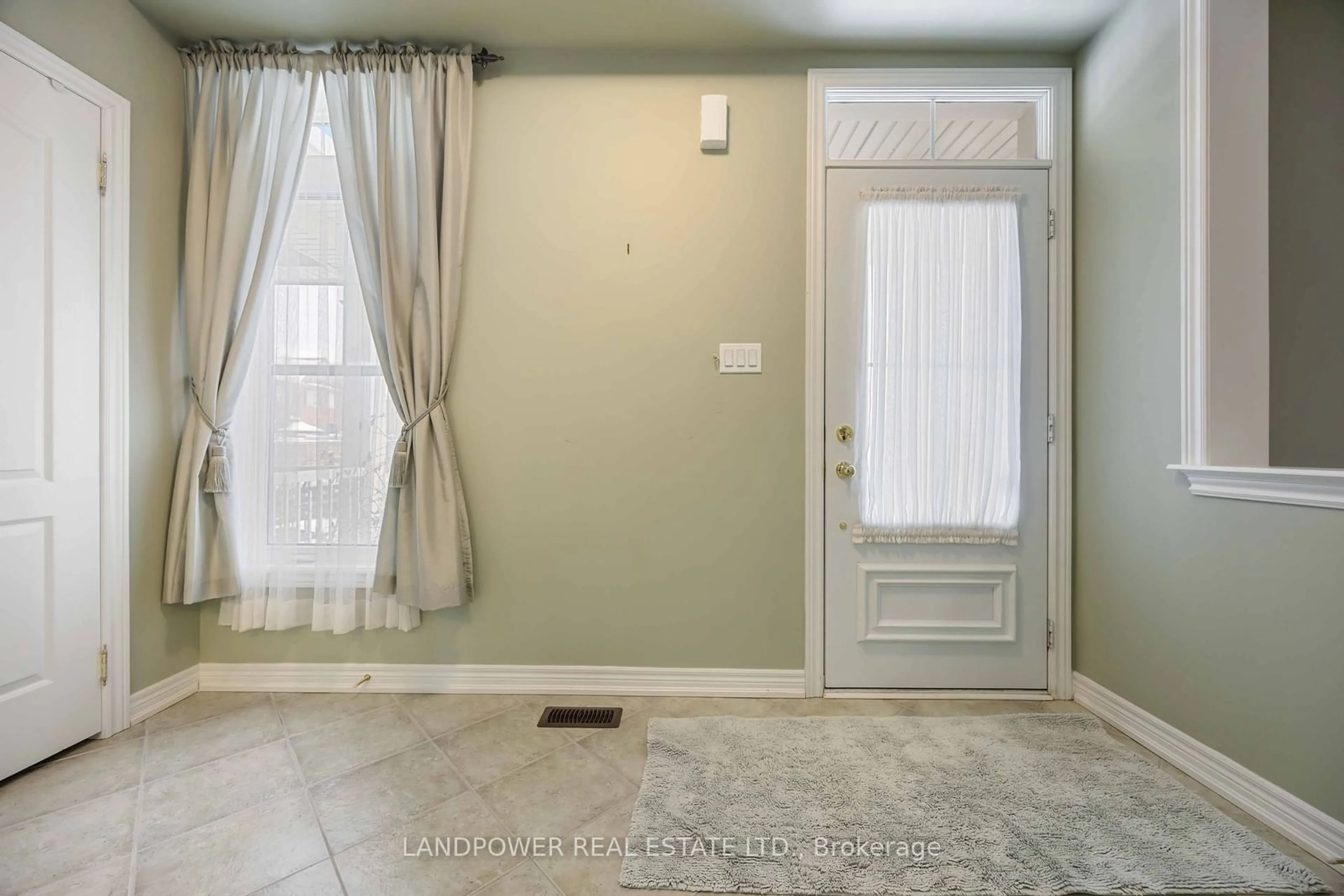 Indoor entryway for 9 Russell Dawson Rd, Markham Ontario L6C 0G7