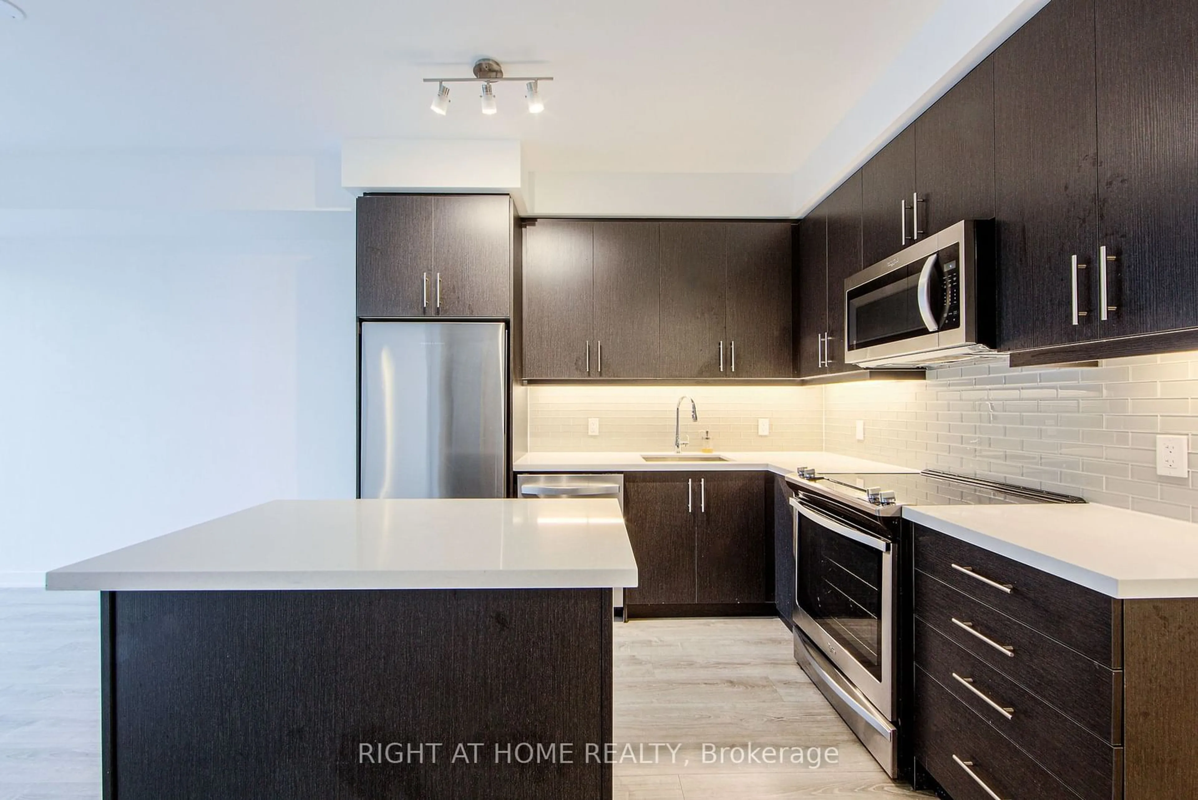 Standard kitchen, unknown for 85 Oneida Cres #504, Richmond Hill Ontario L4B 0H4