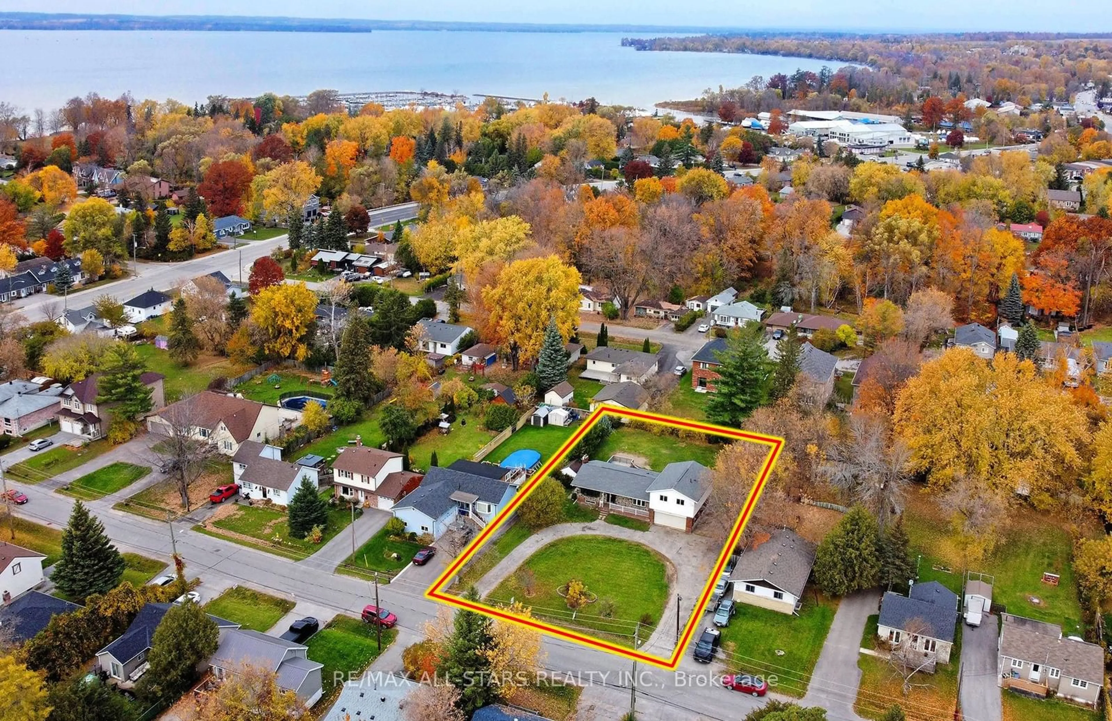 A pic from outside/outdoor area/front of a property/back of a property/a pic from drone, water/lake/river/ocean view for 164 Bayview Ave, Georgina Ontario L4P 2S9