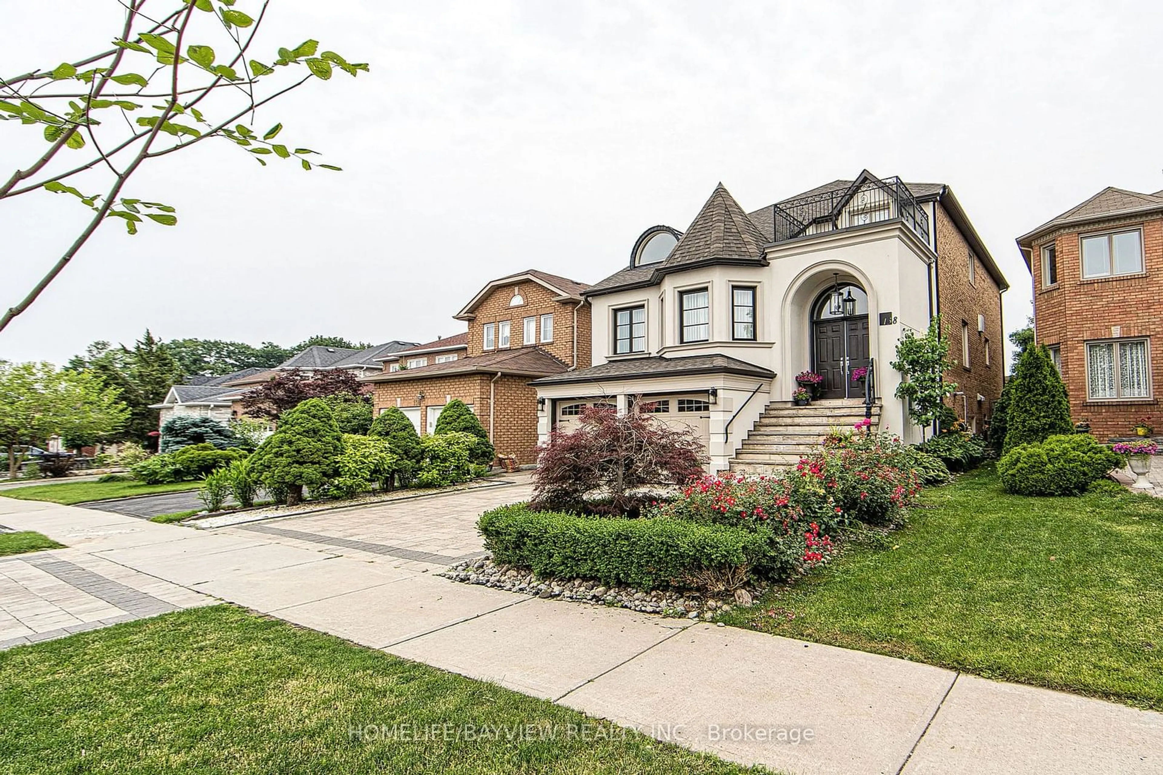 Home with brick exterior material, street for 138 Larratt Lane, Richmond Hill Ontario L4C 0E6