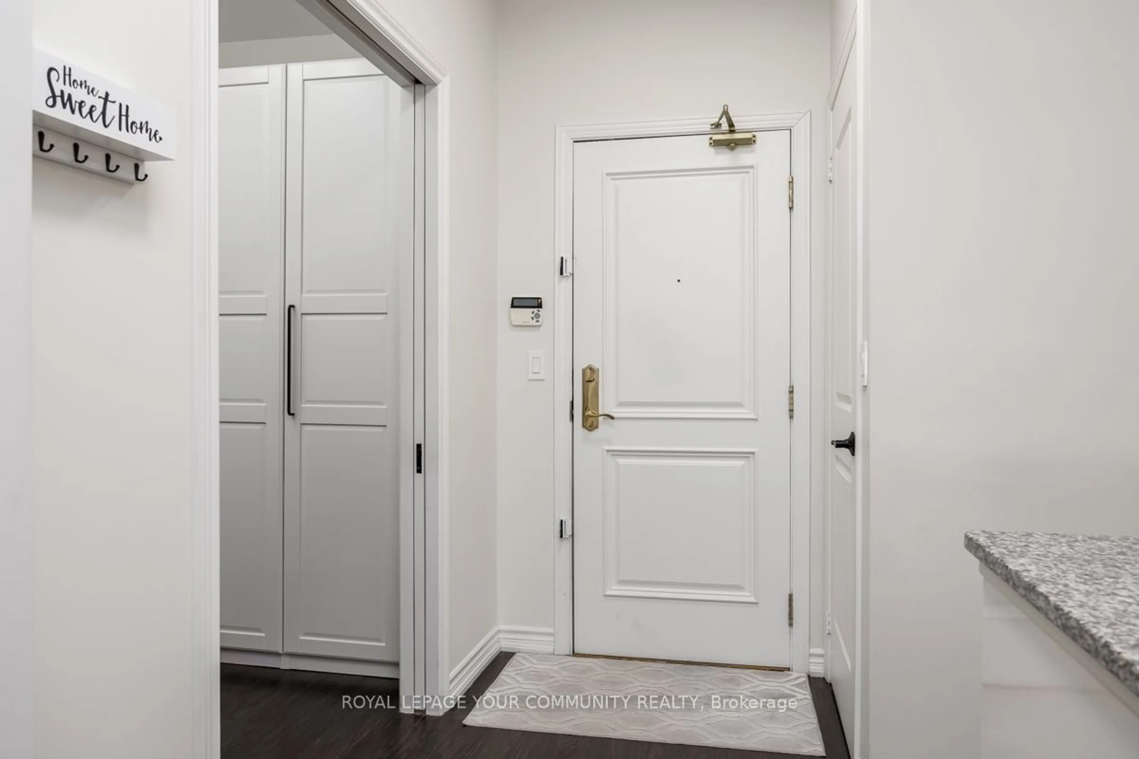 Indoor entryway for 9225 Jane St #307, Vaughan Ontario L6A 0J7