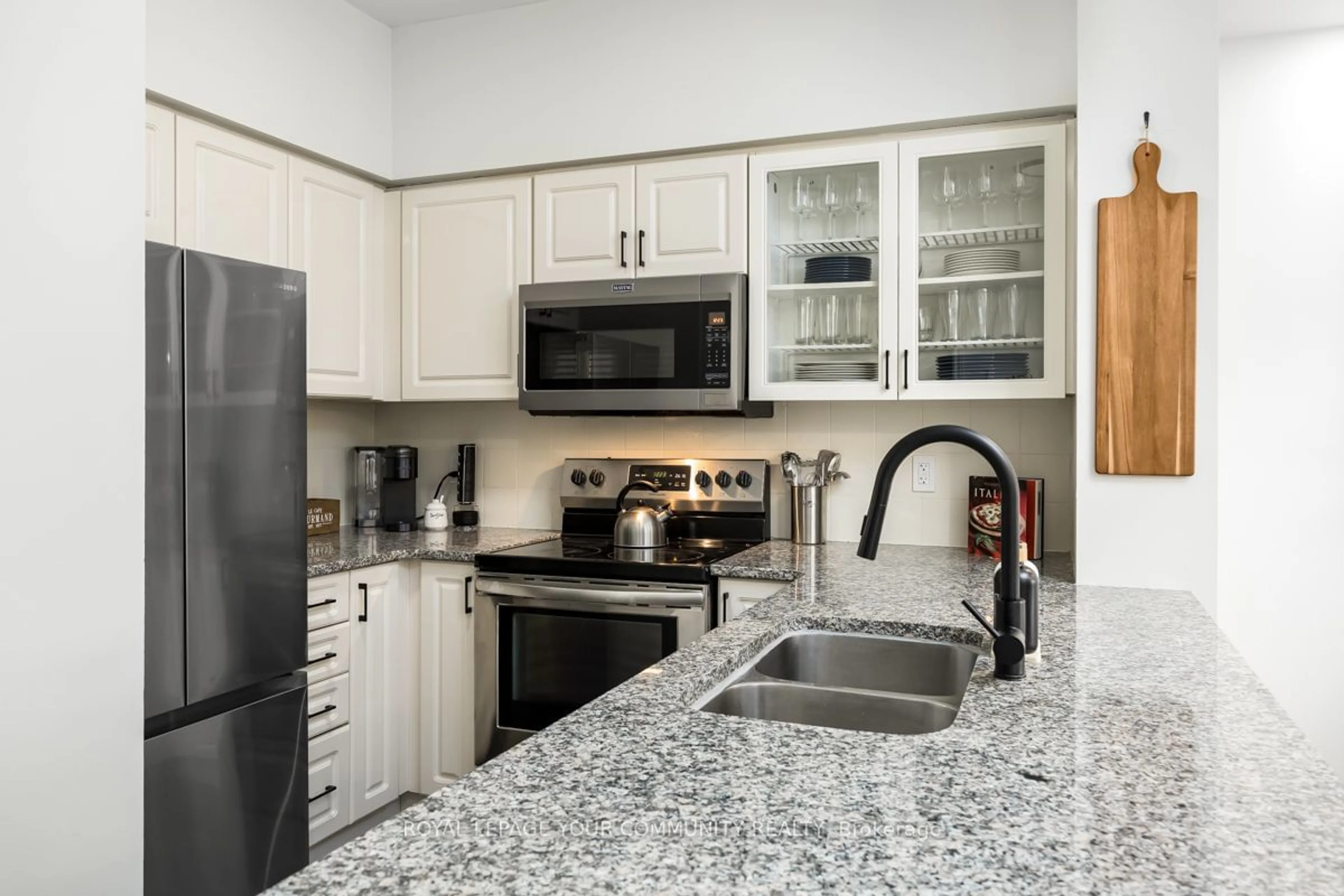 Standard kitchen, ceramic/tile floor for 9225 Jane St #307, Vaughan Ontario L6A 0J7