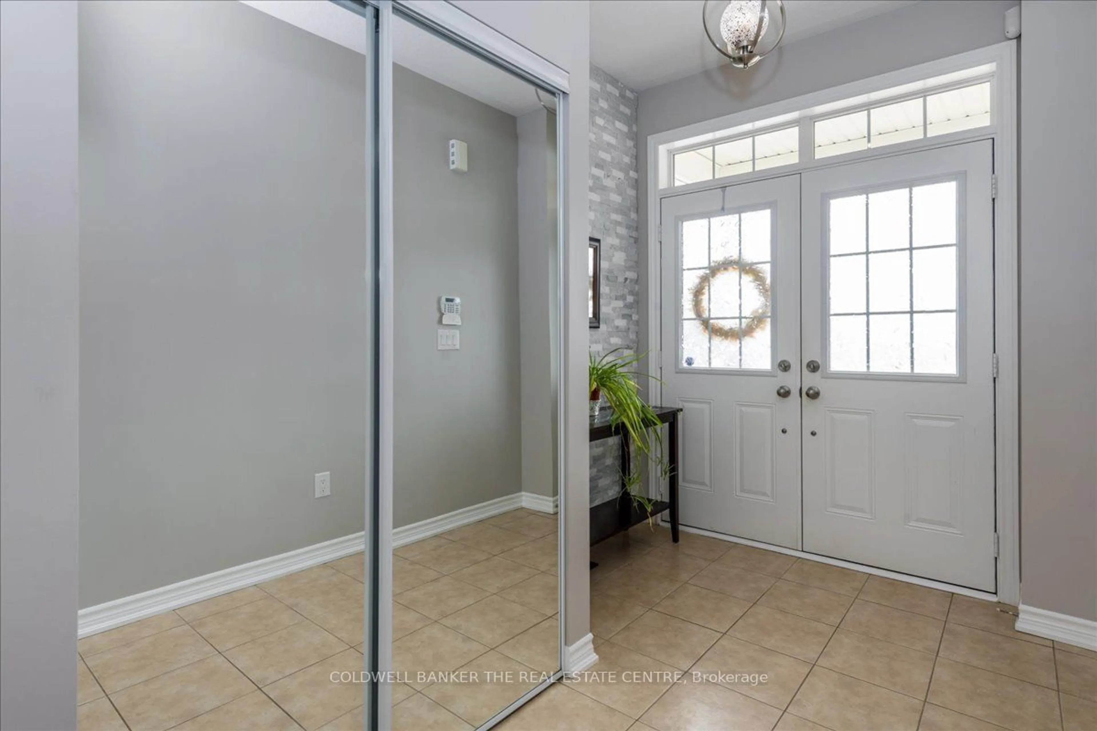 Indoor entryway for 290 Greenwood Dr, Essa Ontario L0M 1B4