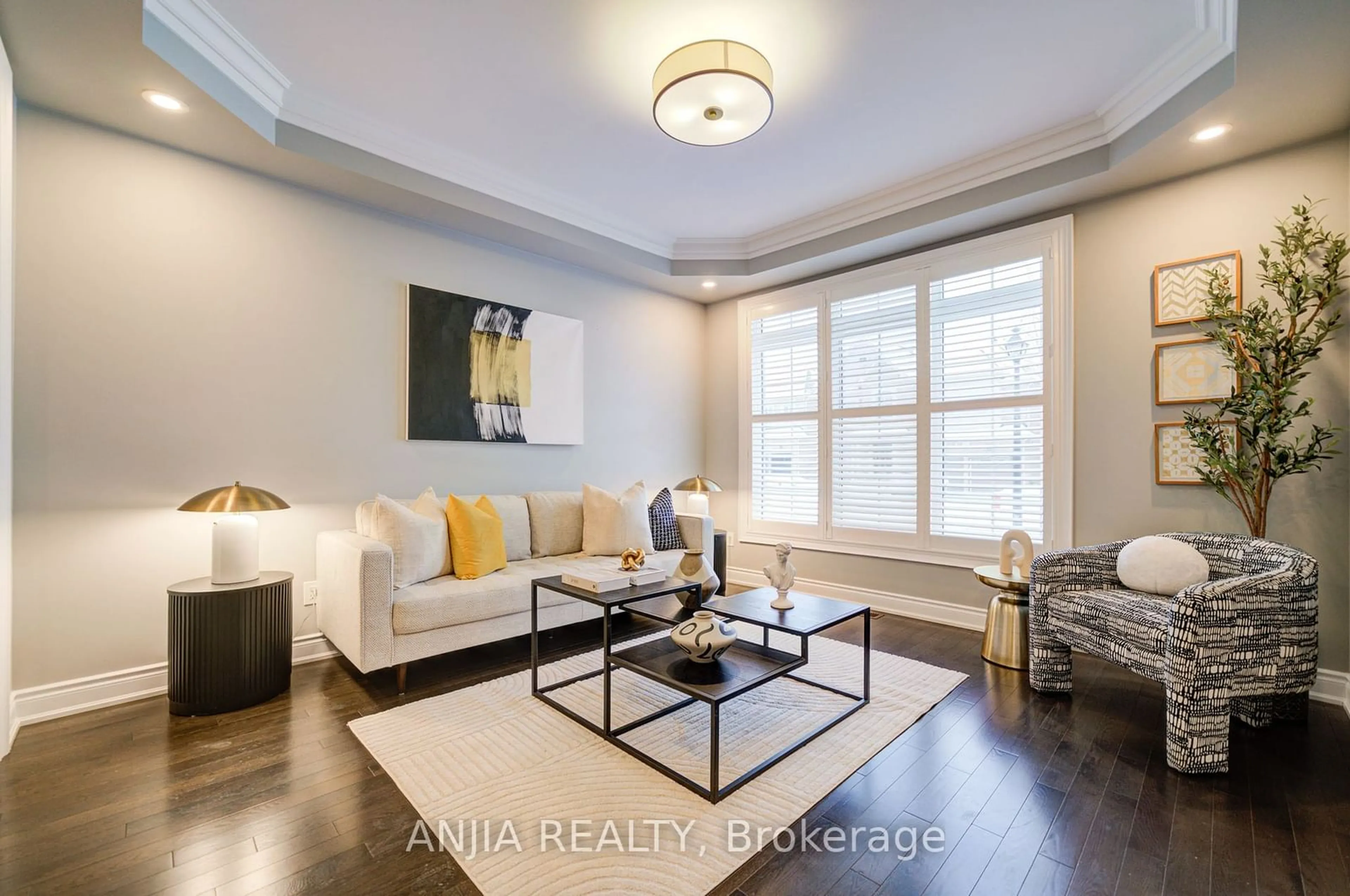 Living room with furniture, wood/laminate floor for 925 Ernest Cousins Circ, Newmarket Ontario L3X 0B7