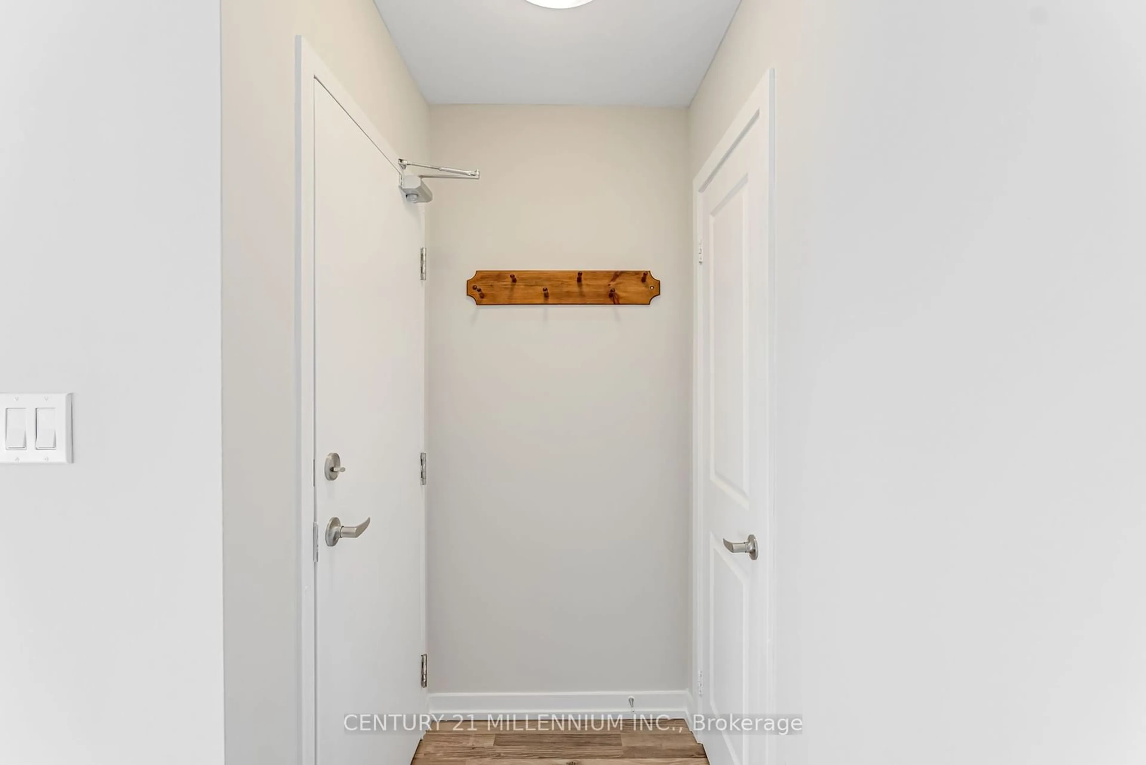 Indoor entryway for 19 Bellcastle Gate #340, Whitchurch-Stouffville Ontario L4A 4T4