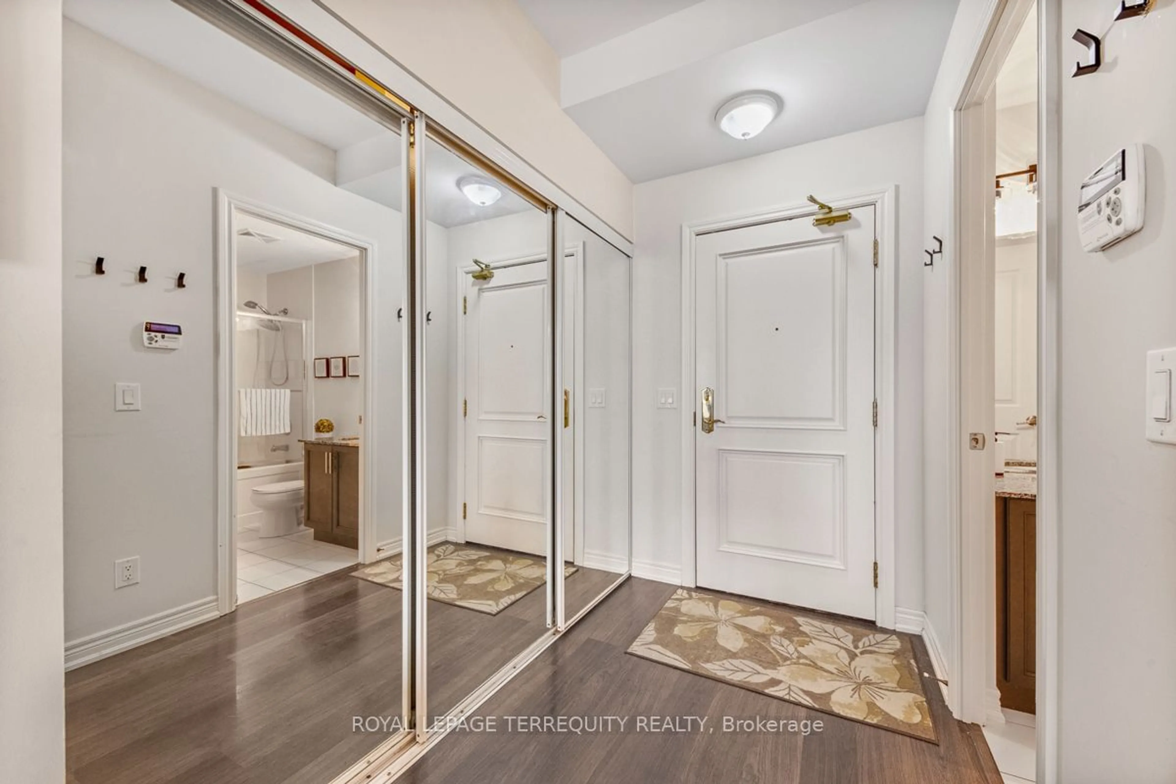 Indoor entryway for 9245 Jane St #1015, Vaughan Ontario L6A 0J9