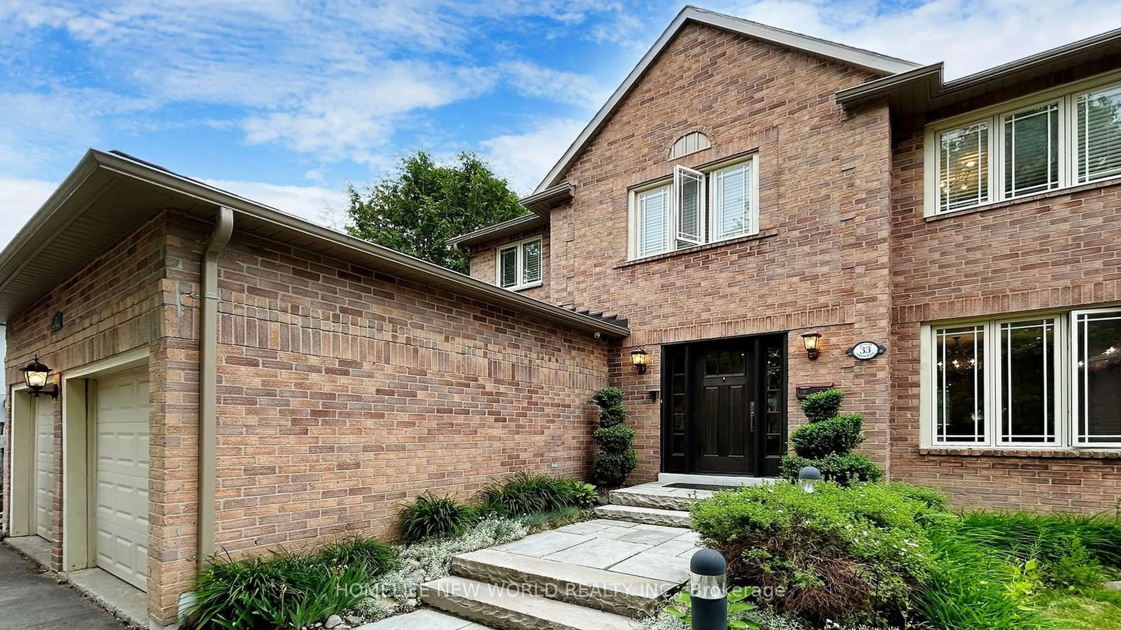 Home with brick exterior material, street for 33 Beatty Cres, Aurora Ontario L4G 5V3