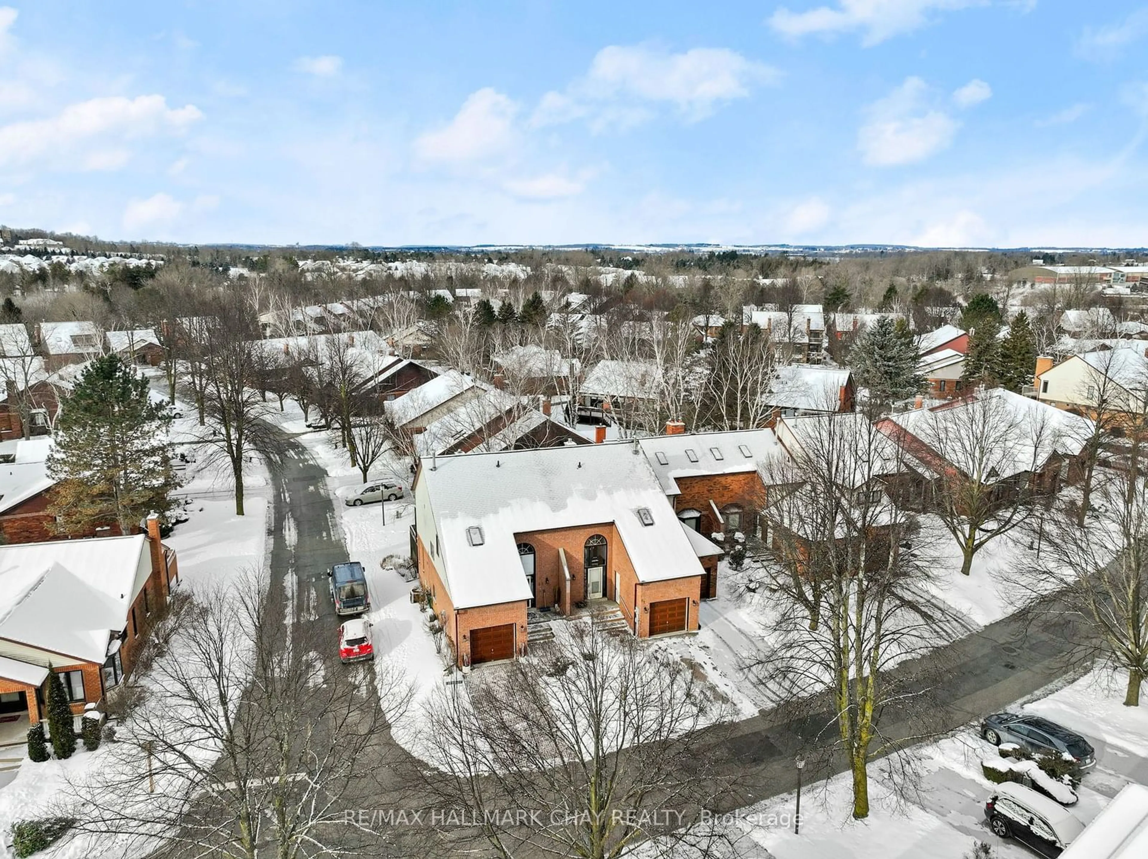 A pic from outside/outdoor area/front of a property/back of a property/a pic from drone, street for 61 Green Briar Rd, New Tecumseth Ontario L9R 1R6