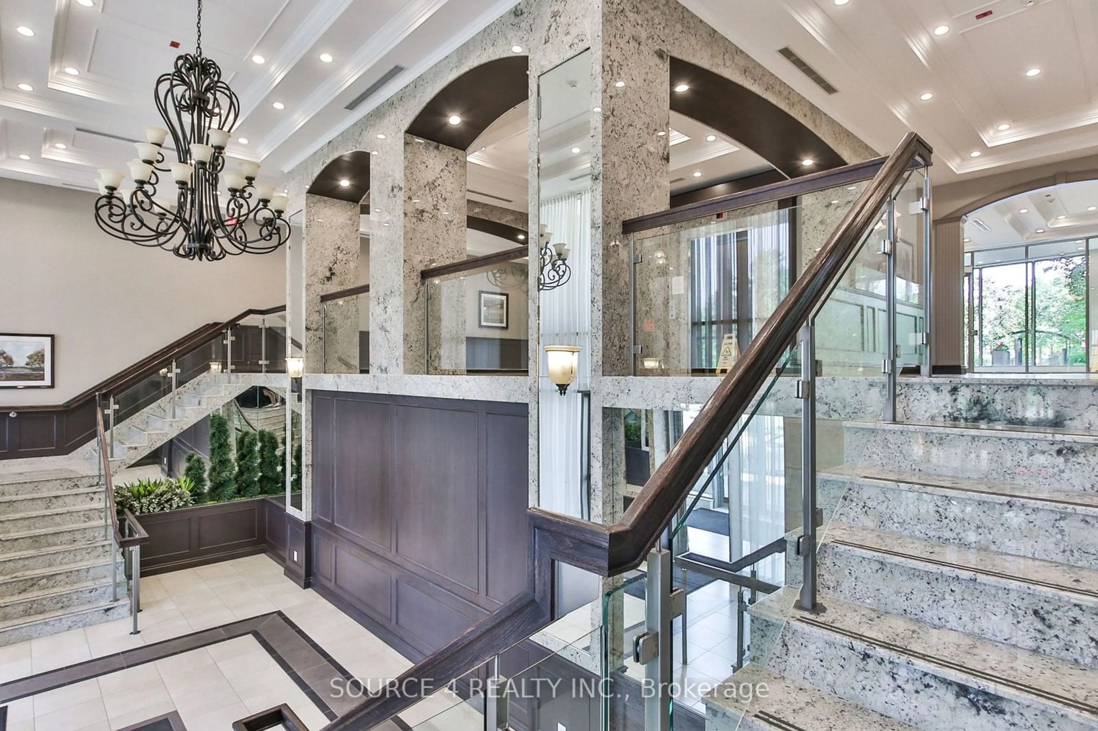 Indoor foyer for 281 Woodbridge Ave #426, Vaughan Ontario L4L 0C6