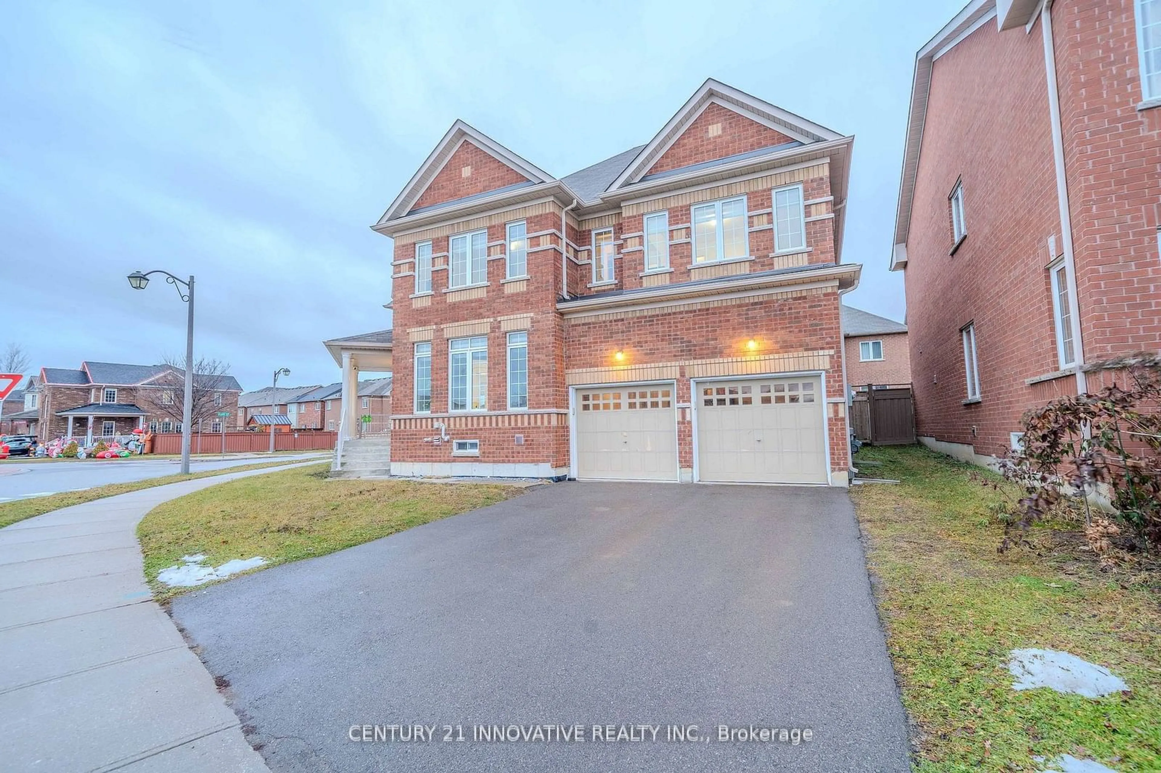 Home with brick exterior material, street for 492 Forsyth Farm Dr, Whitchurch-Stouffville Ontario L4A 4P1