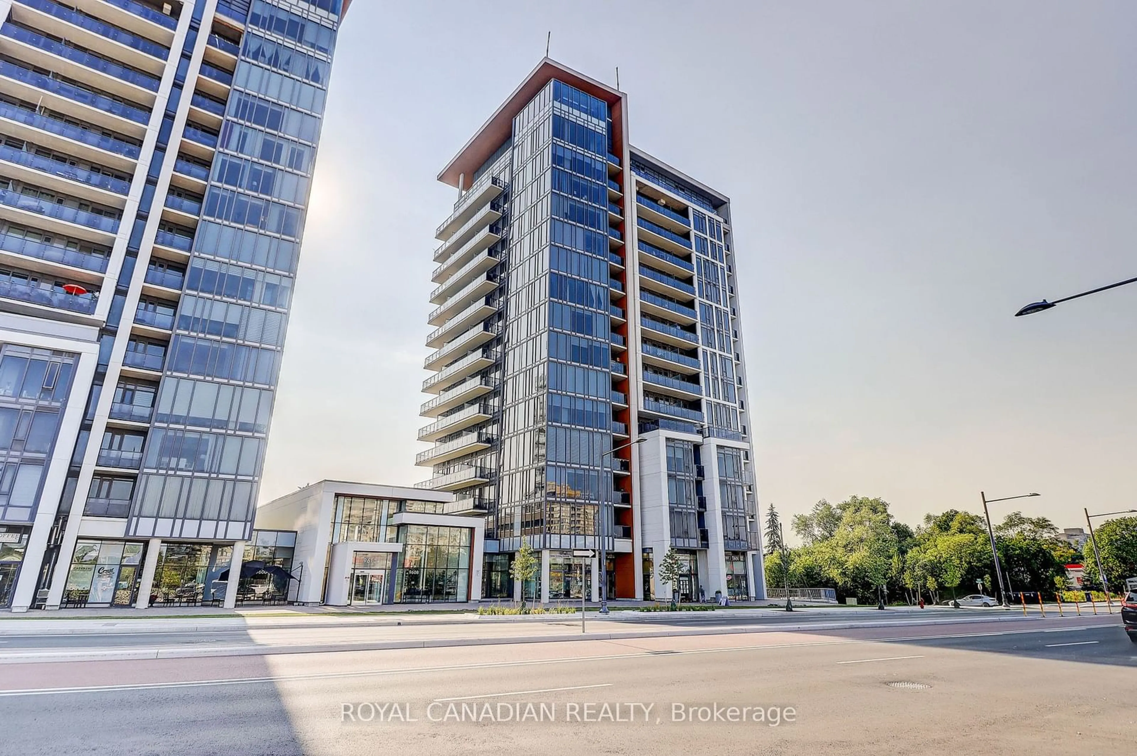 Indoor foyer for 9608 yonge St #208, Richmond Hill Ontario L4C 0X4