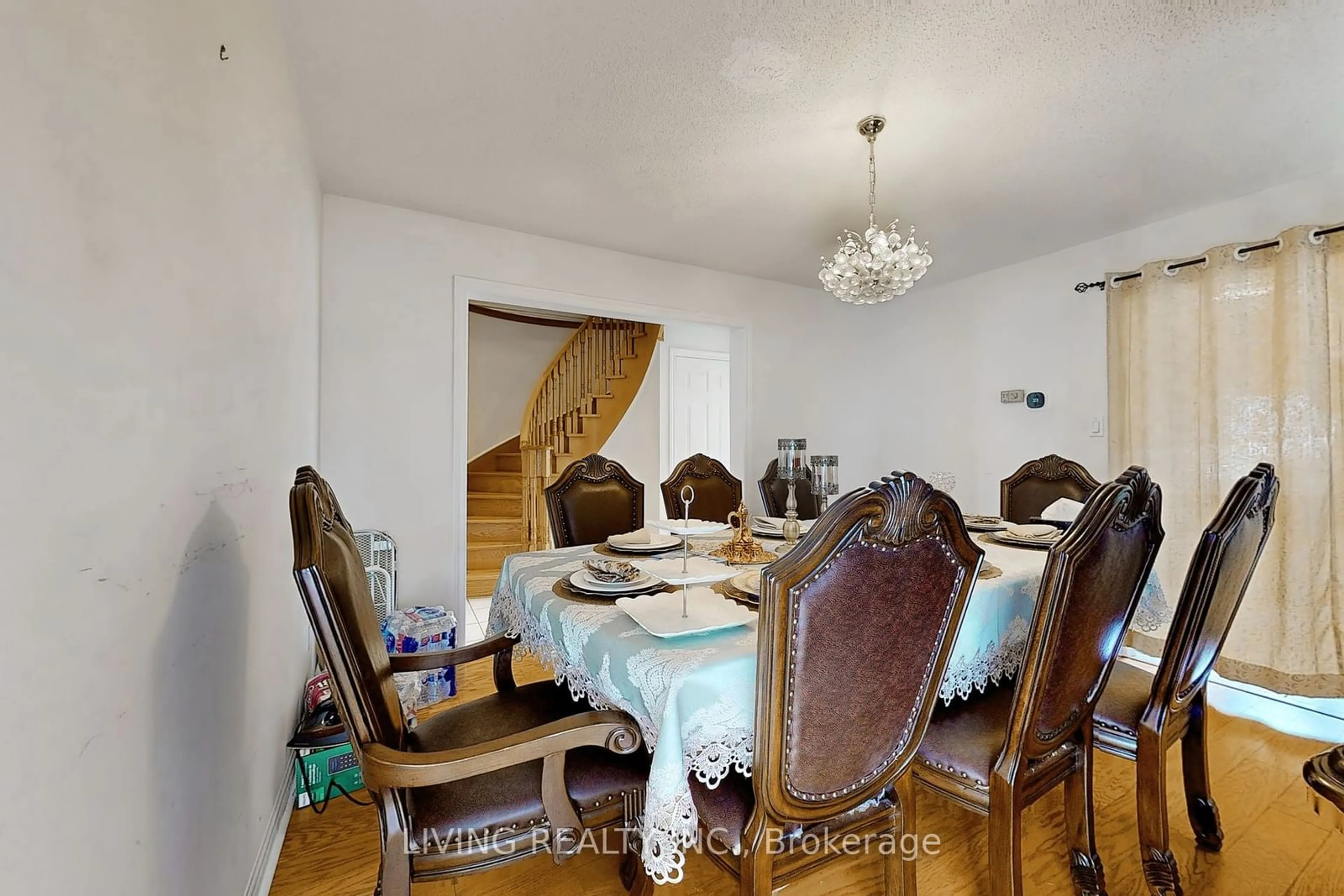 Dining room, wood/laminate floor for 299 Highglen Ave, Markham Ontario L3S 3M1