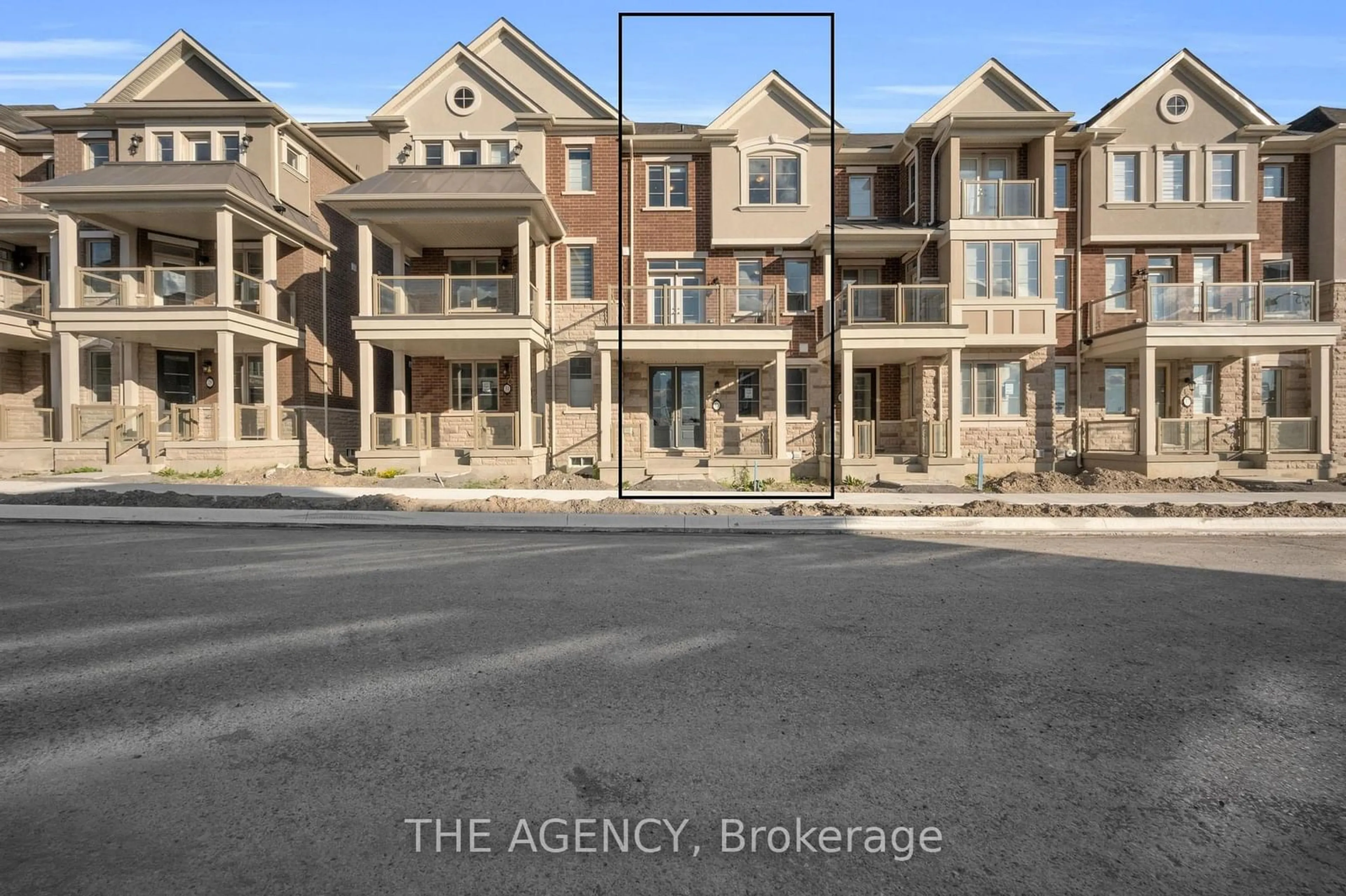 A pic from outside/outdoor area/front of a property/back of a property/a pic from drone, street for 33 Bruce Boyd Dr, Markham Ontario L6B 1R3