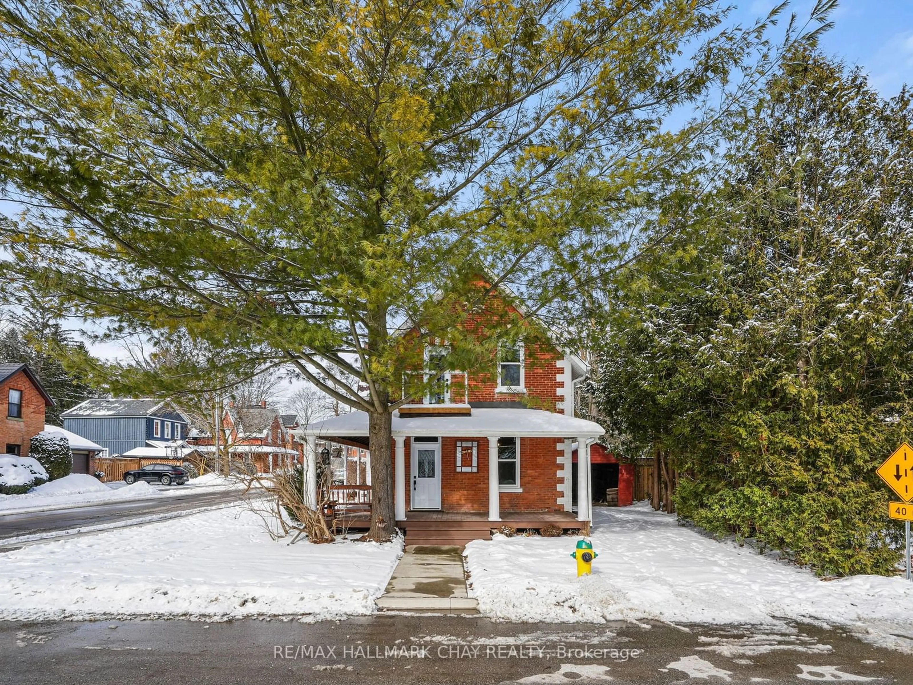 A pic from outside/outdoor area/front of a property/back of a property/a pic from drone, street for 14 Wilson St, New Tecumseth Ontario L0G 1W0