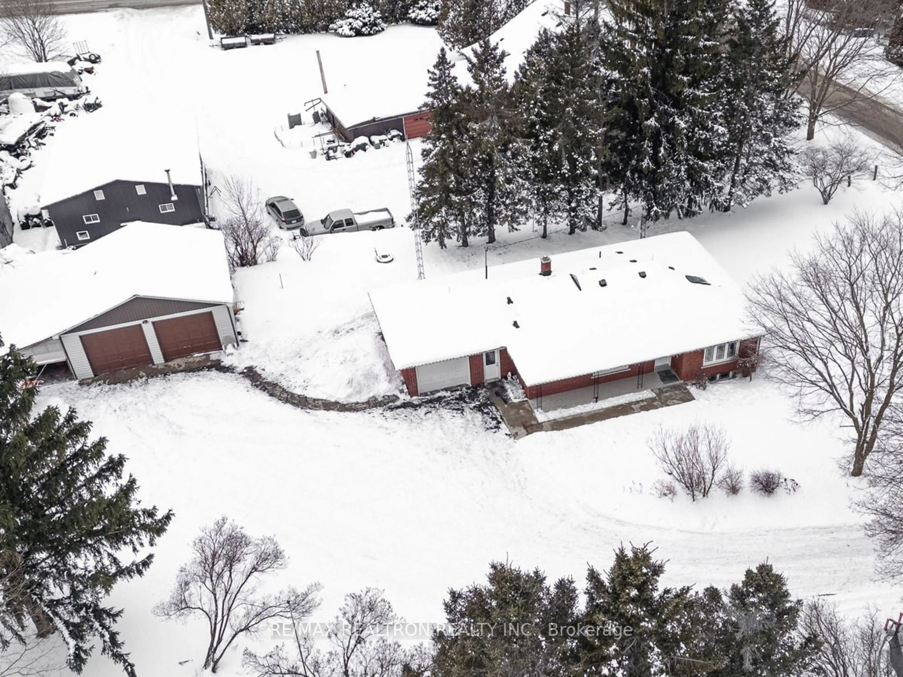 A pic from outside/outdoor area/front of a property/back of a property/a pic from drone, street for 6041 3rd Line, New Tecumseth Ontario L0G 1W0