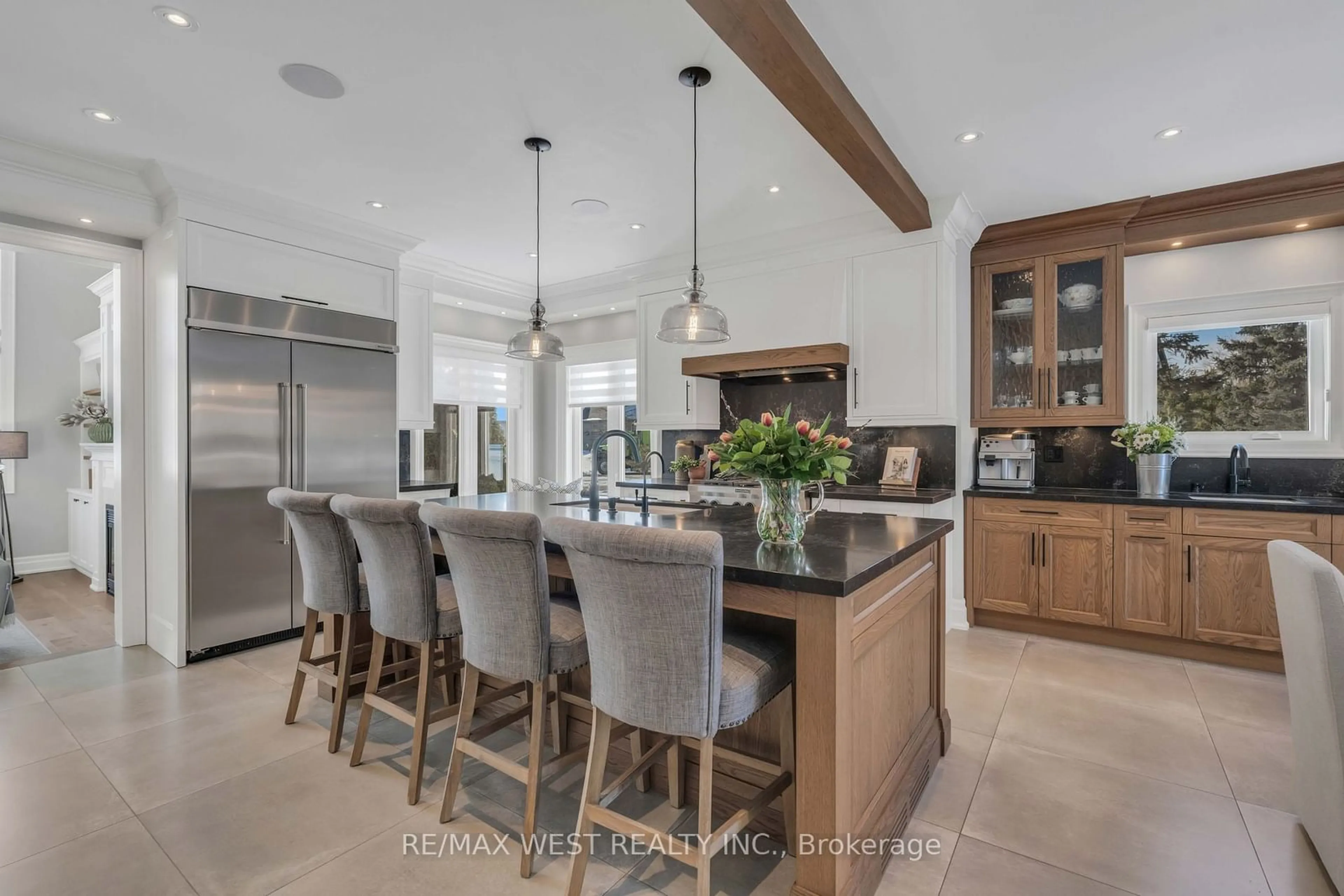 Contemporary kitchen, ceramic/tile floor for 10 Farmcrest Crt, King Ontario L0G 1N0