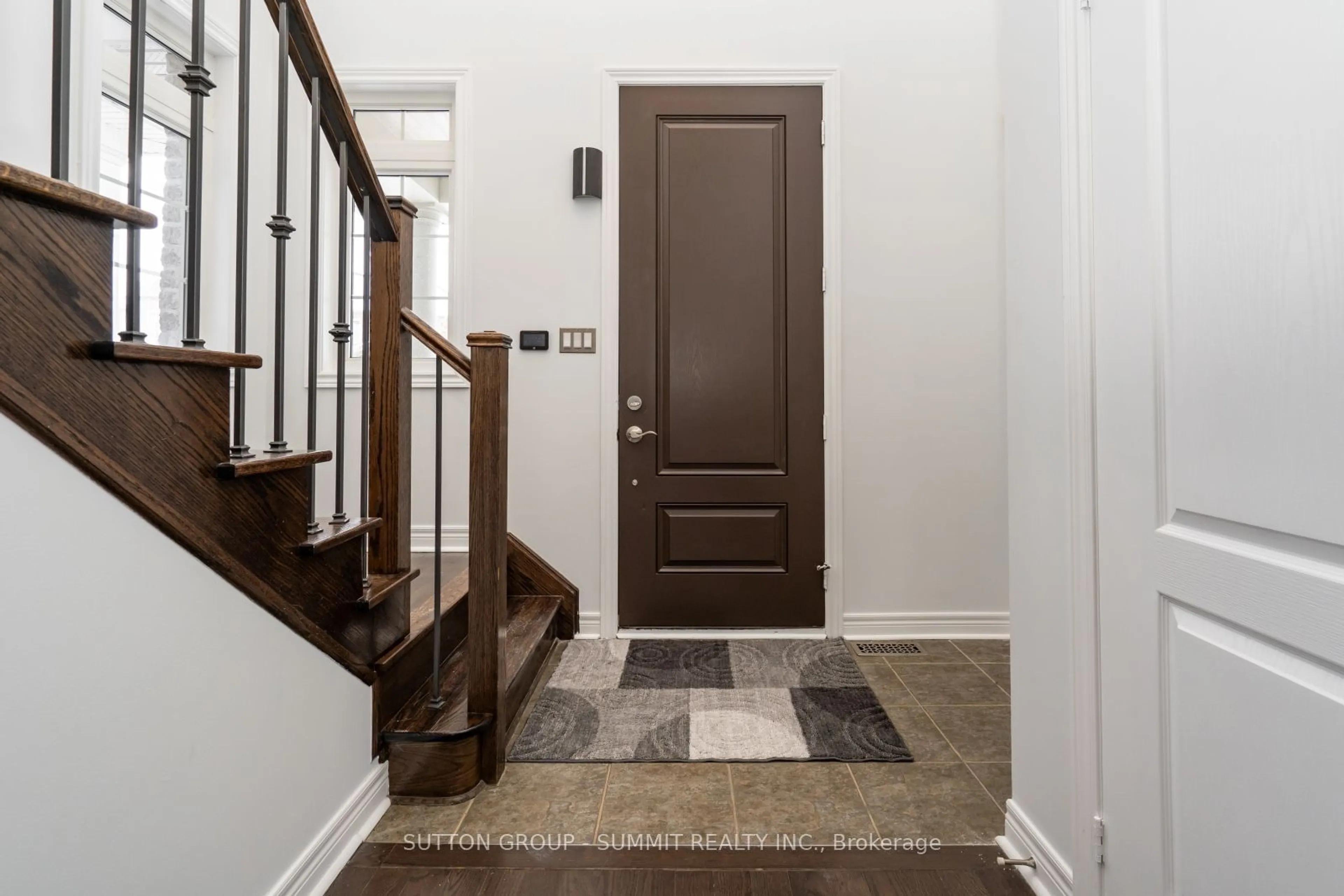 Indoor entryway for 195 Emma Broadbent Crt, Newmarket Ontario L3X 3K9