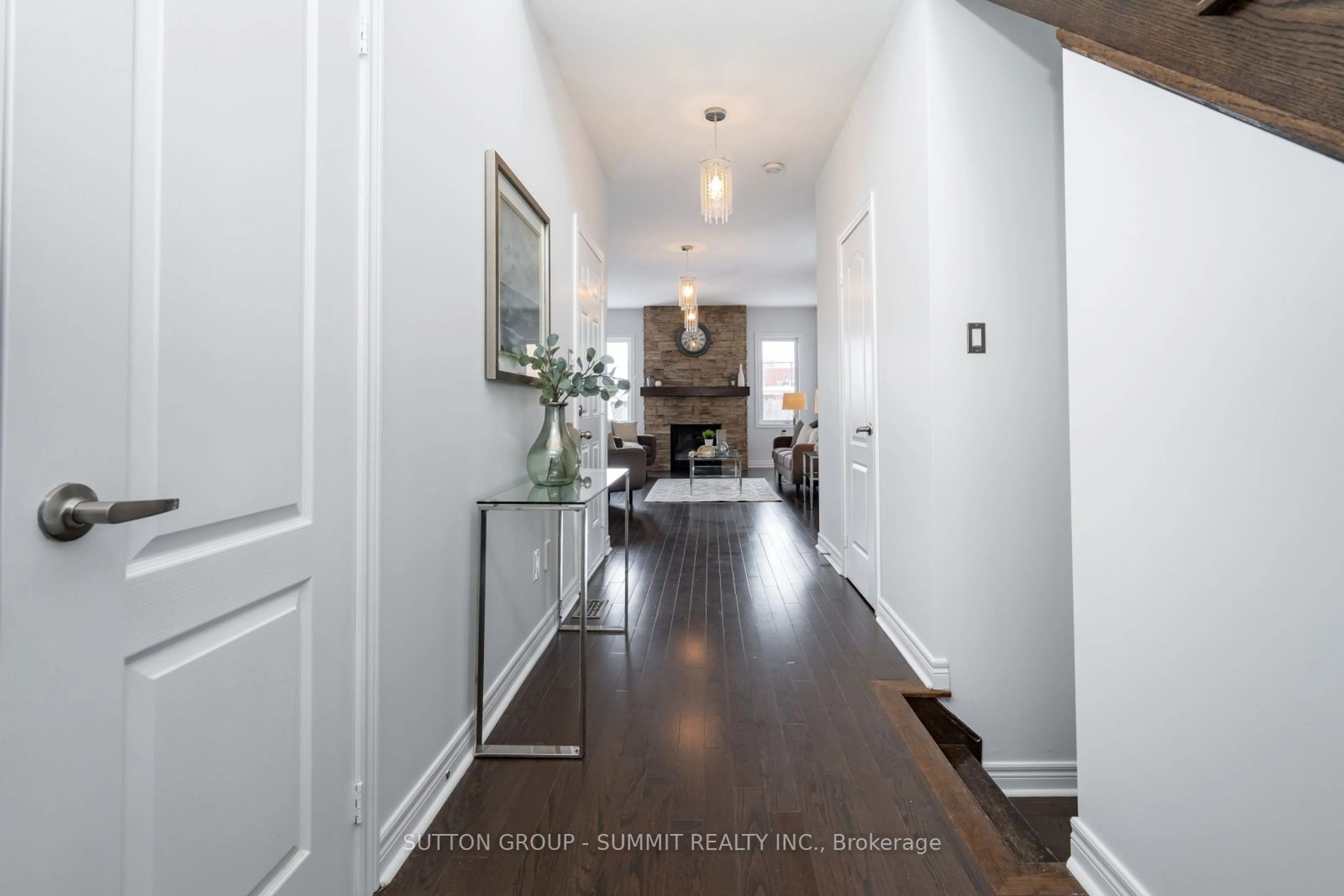 Indoor entryway for 195 Emma Broadbent Crt, Newmarket Ontario L3X 3K9