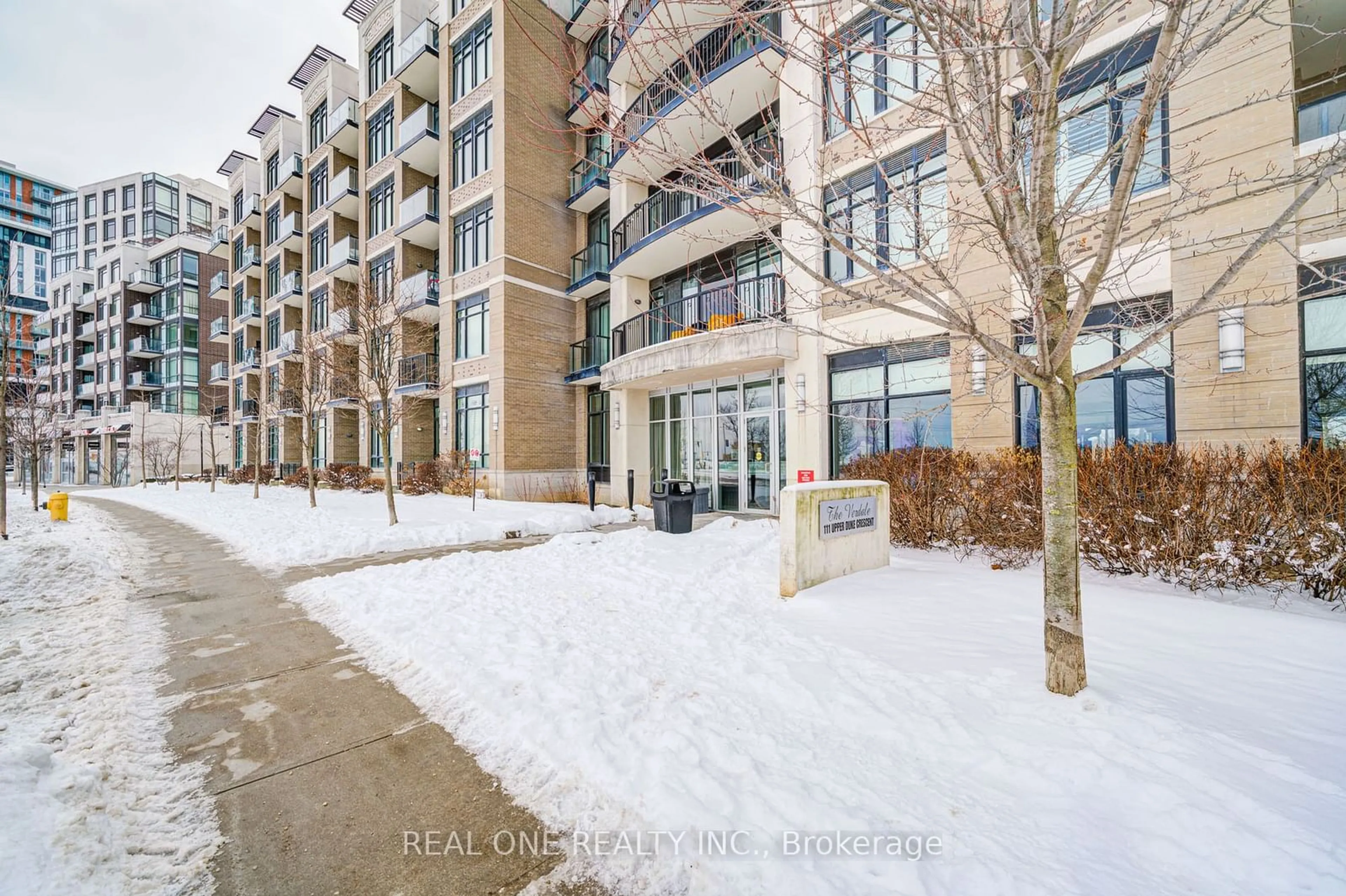 Patio, street for 111 Upper Duke Cres #107, Markham Ontario L6G 0C8