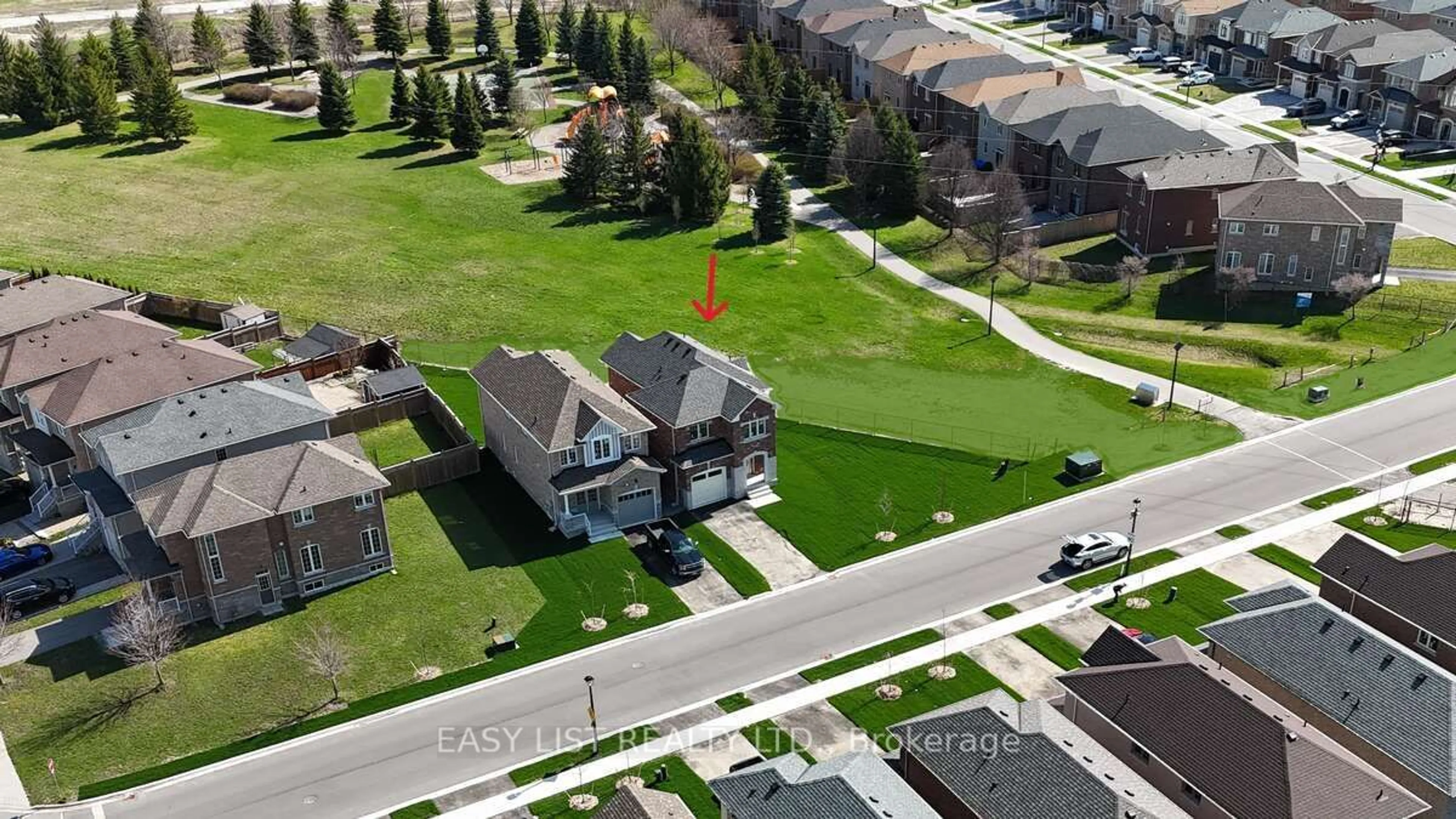 A pic from outside/outdoor area/front of a property/back of a property/a pic from drone, street for 359 Rita's Ave, Newmarket Ontario L3X 2N1