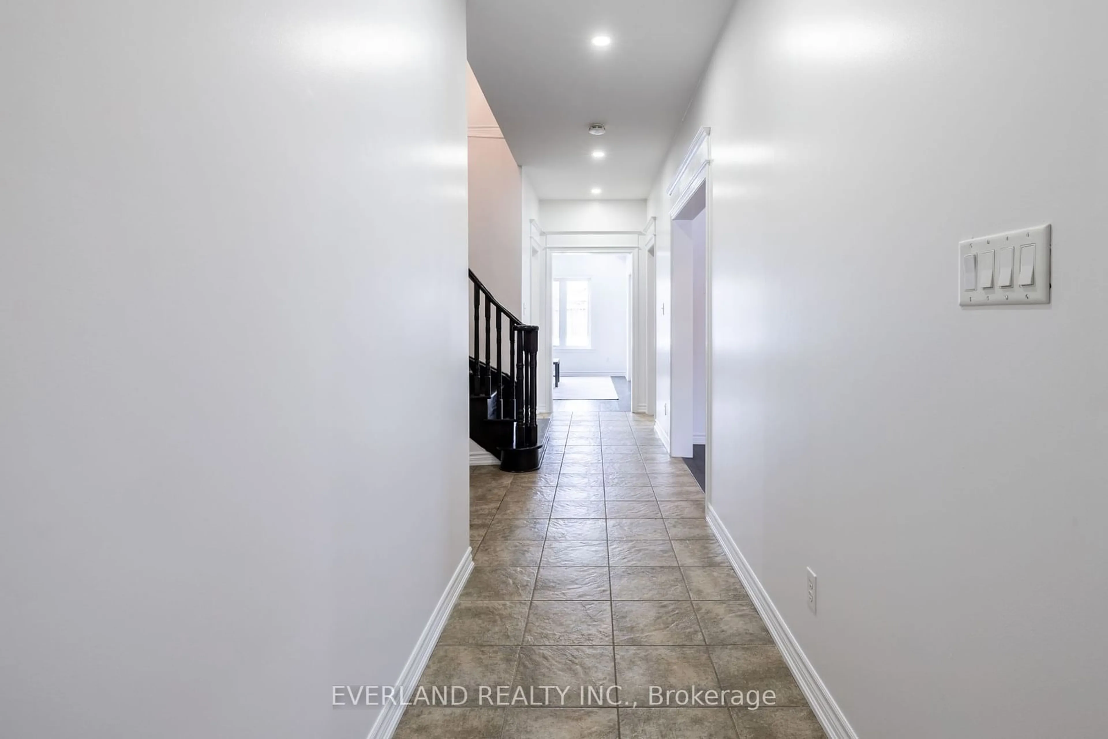 Indoor entryway for 33 Eagle Peak Dr, Richmond Hill Ontario L4S 2W3