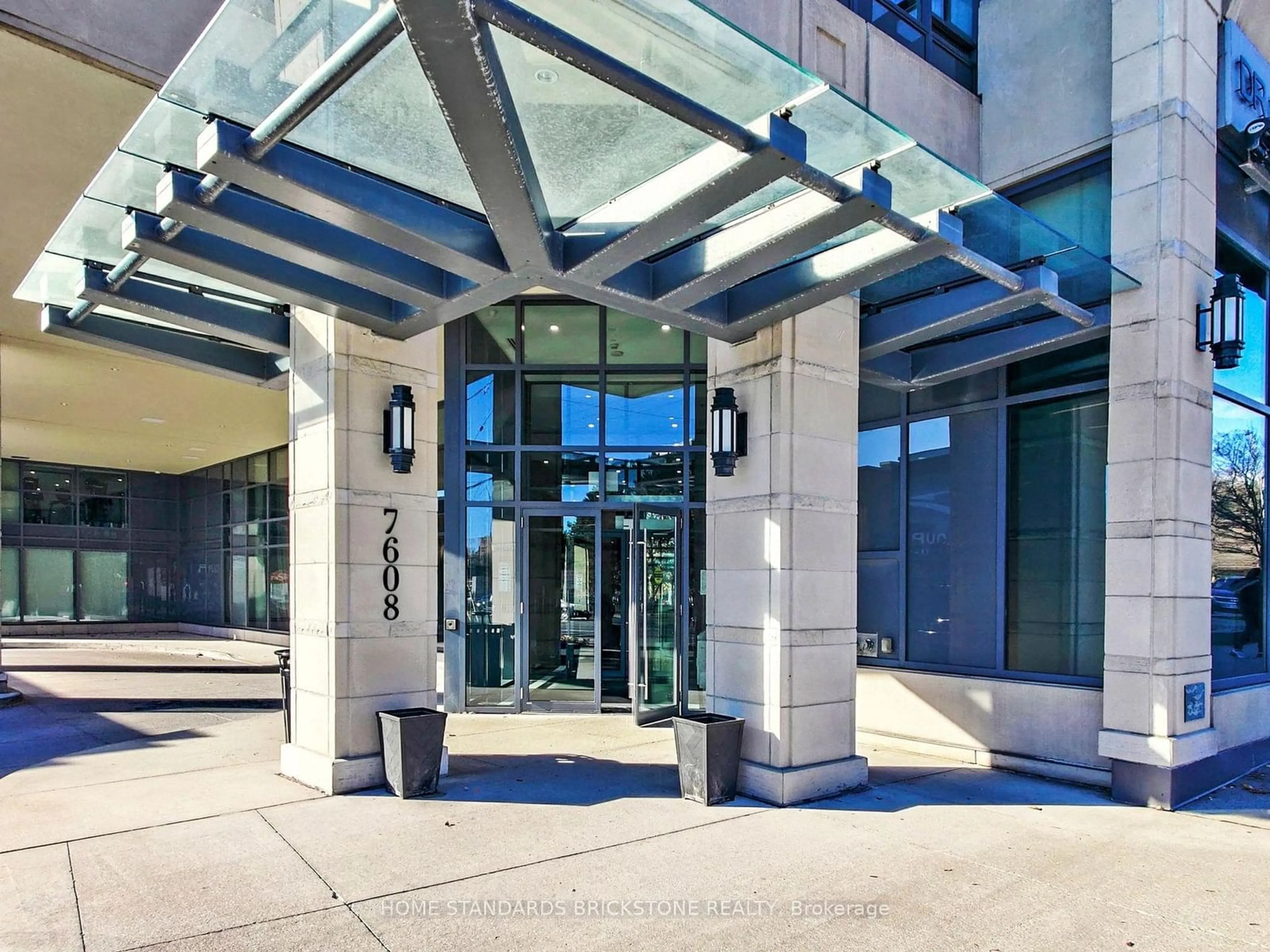 Indoor foyer for 7608 Yonge St #427, Vaughan Ontario L4J 0J5