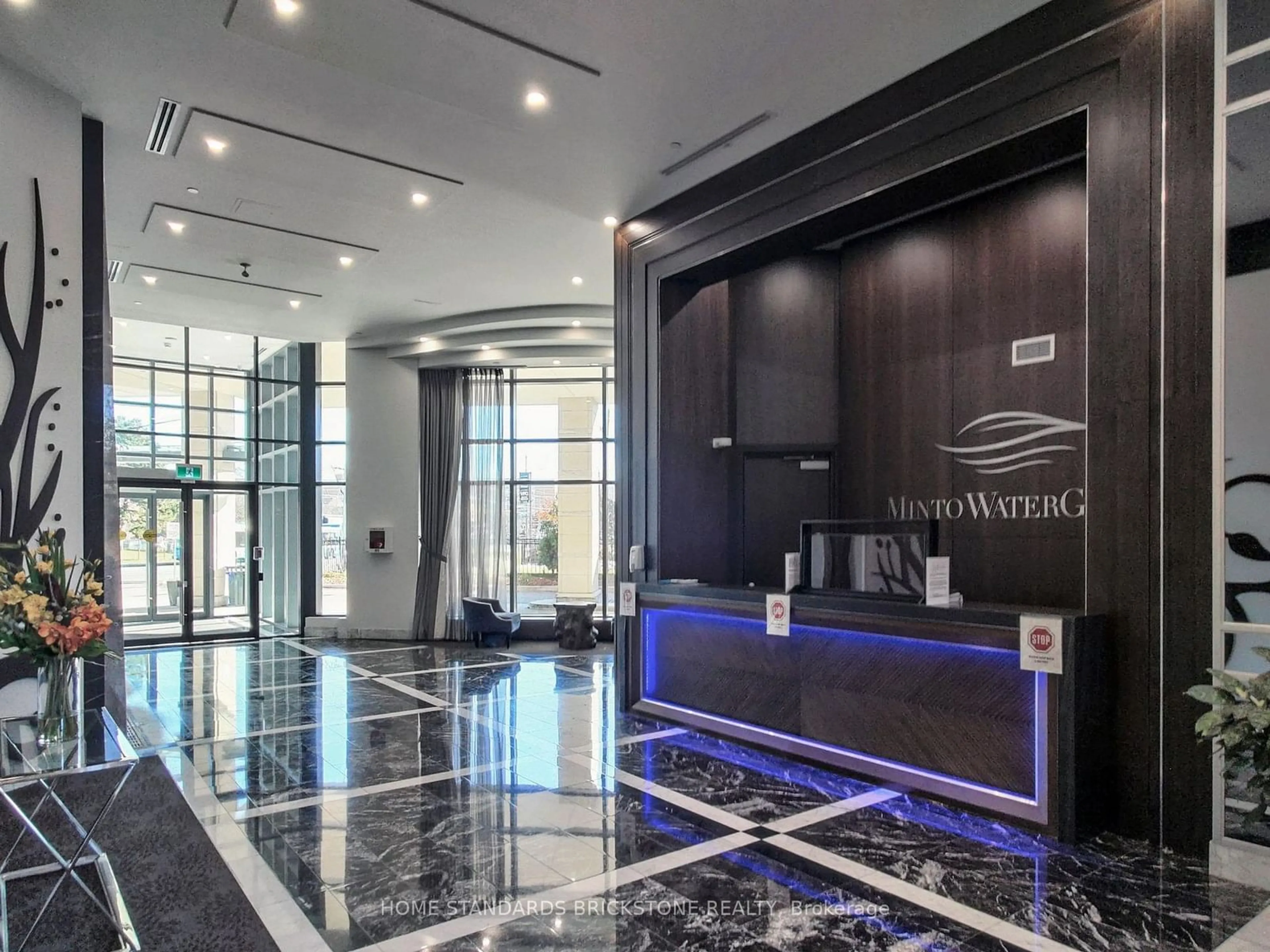 Indoor foyer for 7608 Yonge St #427, Vaughan Ontario L4J 0J5