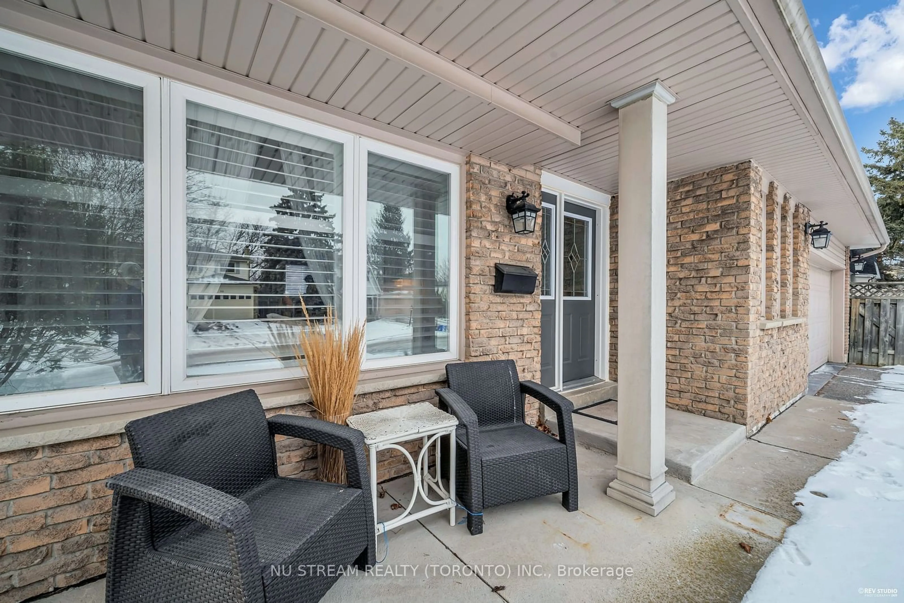 Patio, street for 2 Liebeck Cres, Markham Ontario L3R 1Y5