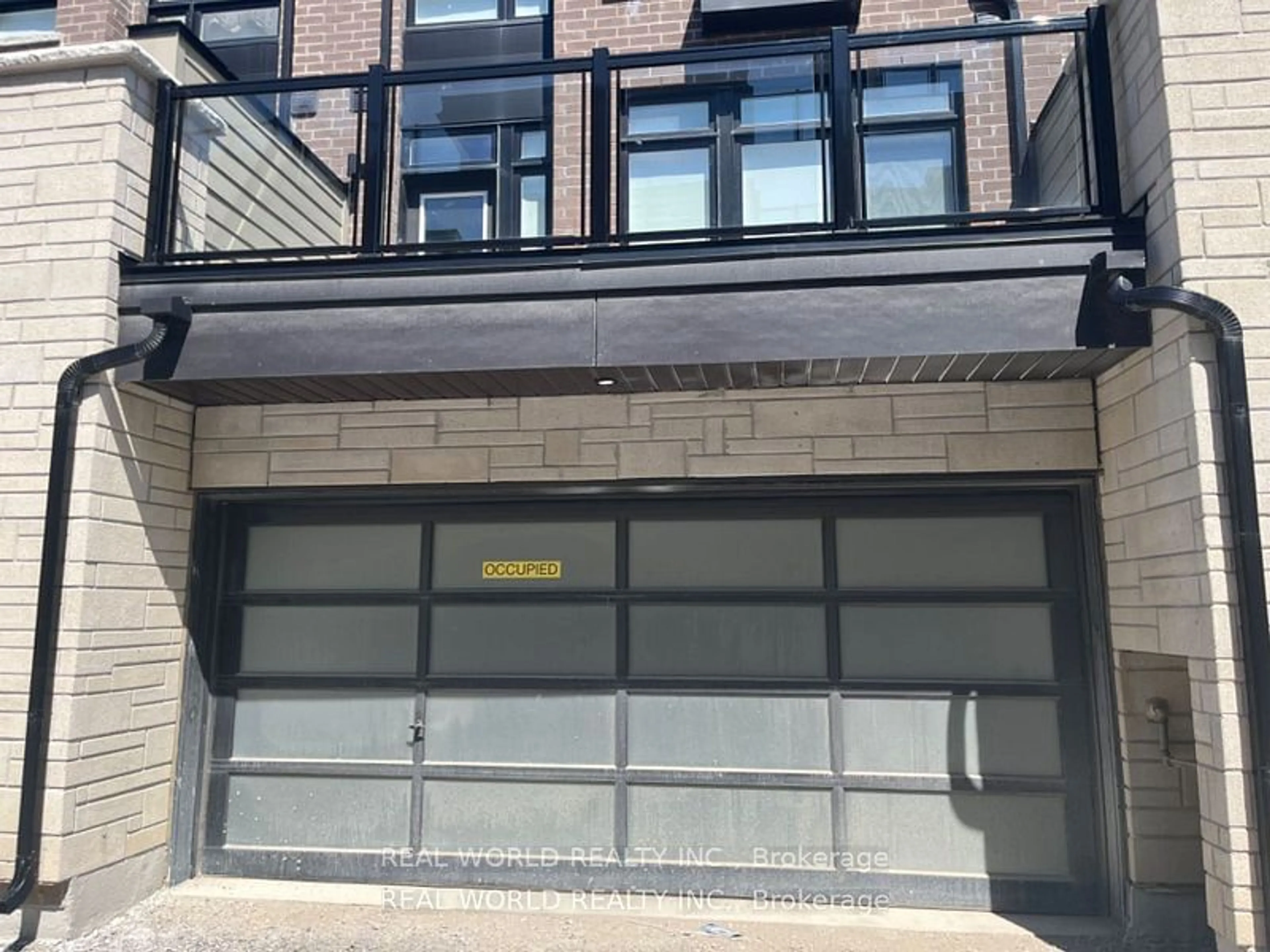 Indoor garage for 48 Credit Lane, Richmond Hill Ontario L4E 1G9