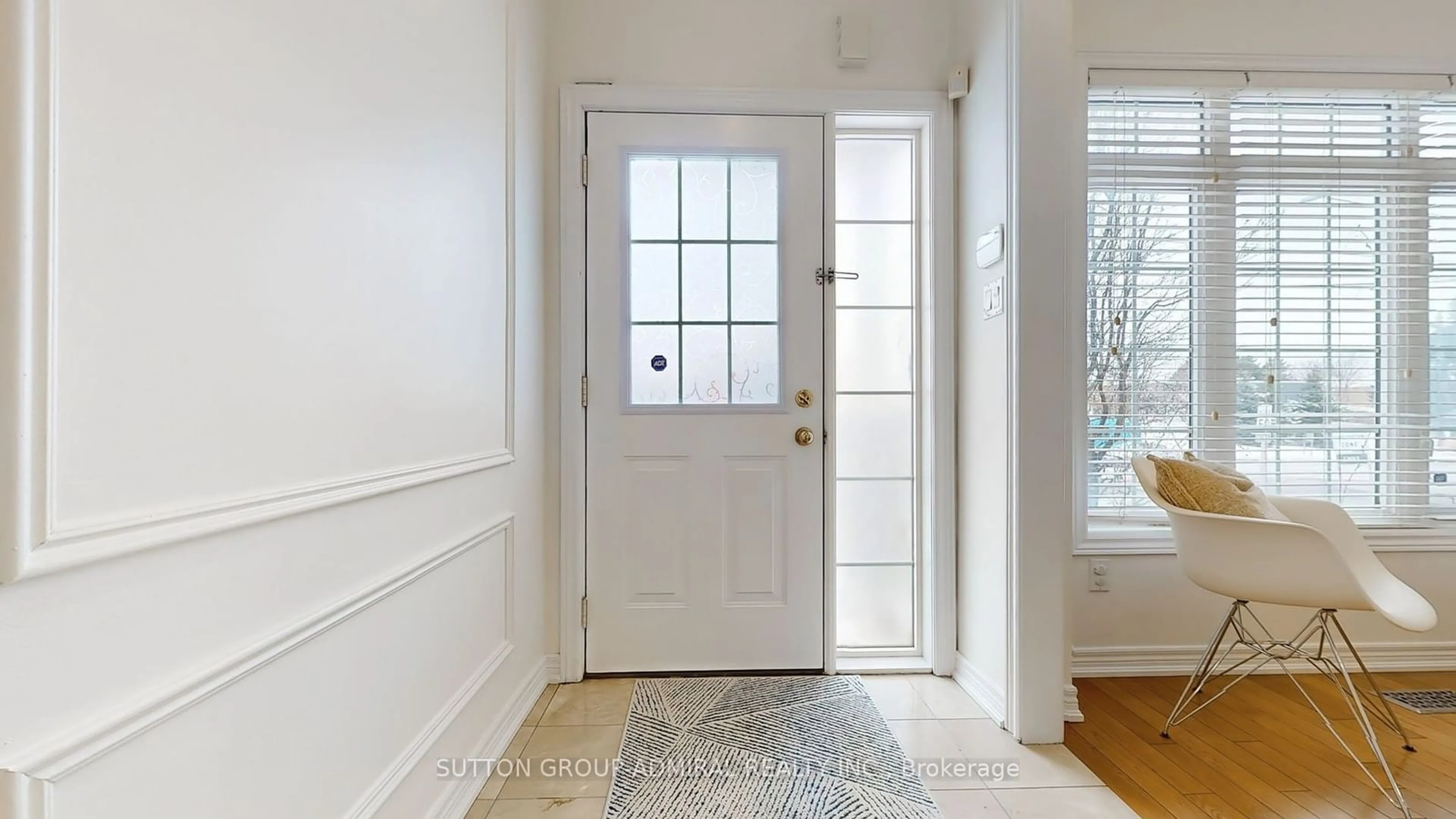 Indoor entryway for 9241 Bathurst St #5, Richmond Hill Ontario L4C 6C2