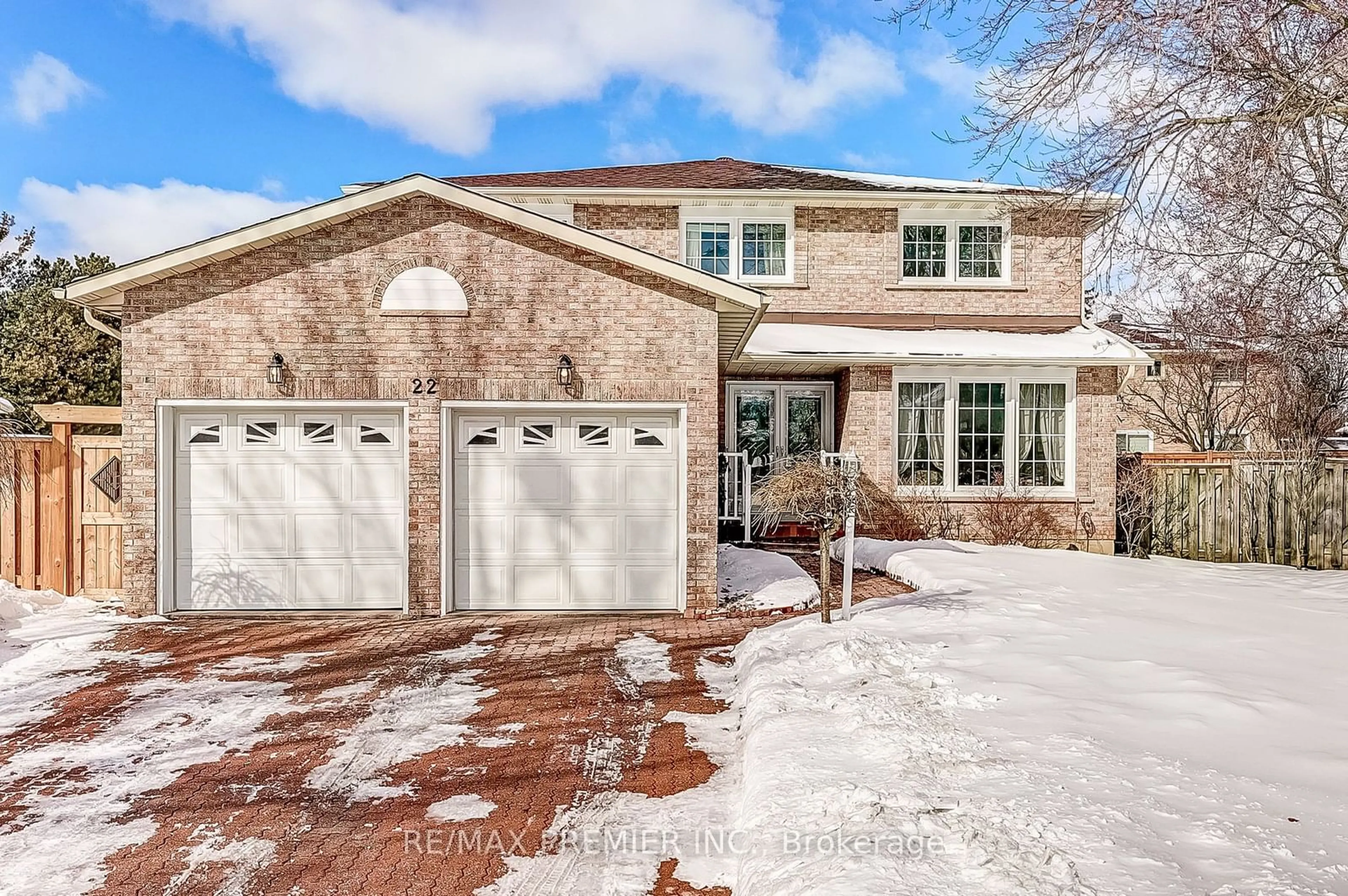 Home with brick exterior material, street for 22 Whiteoak Crt, Markham Ontario L3P 3Y1