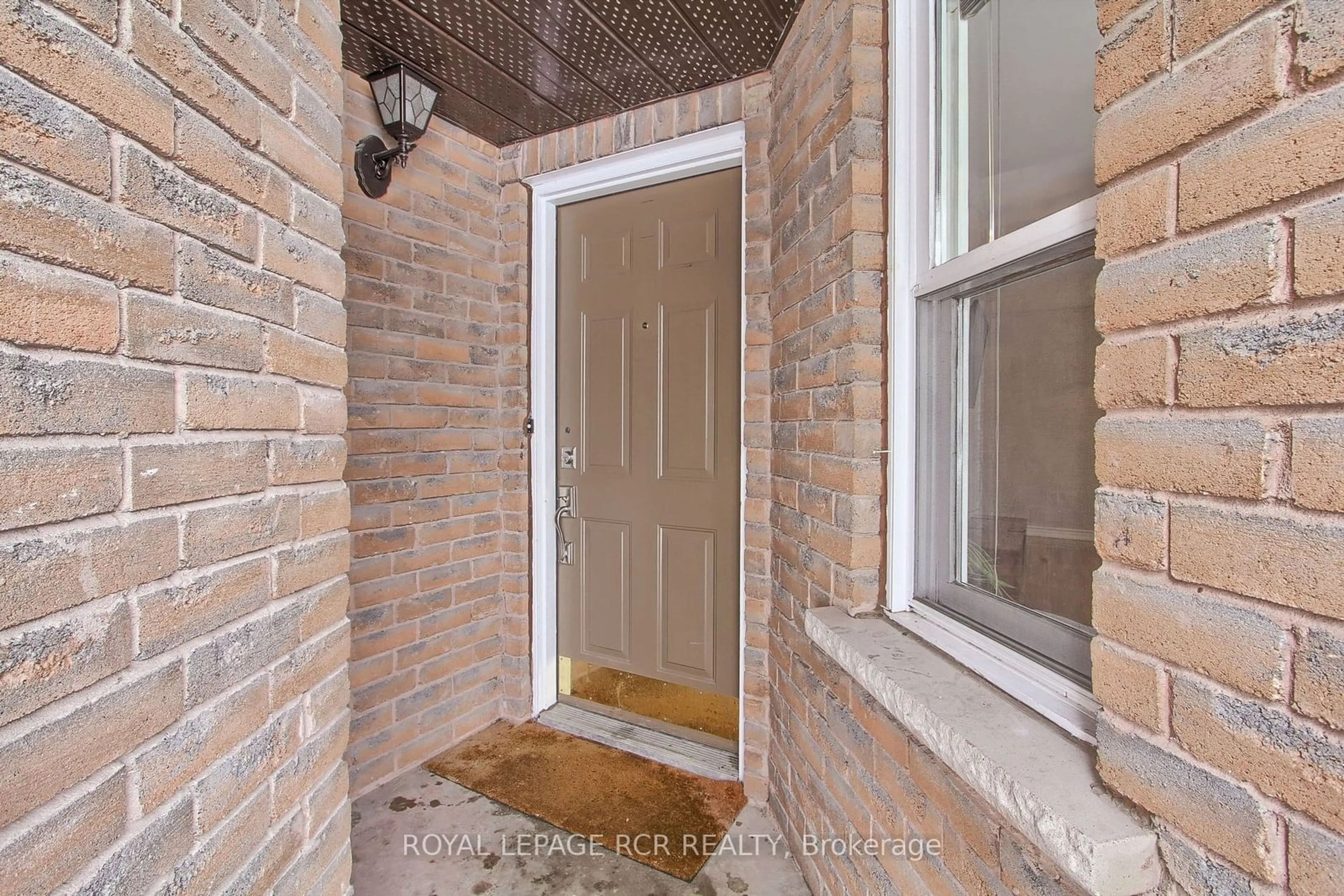 Indoor entryway for 51 Magani Ave, Bradford West Gwillimbury Ontario L3Z 2S6