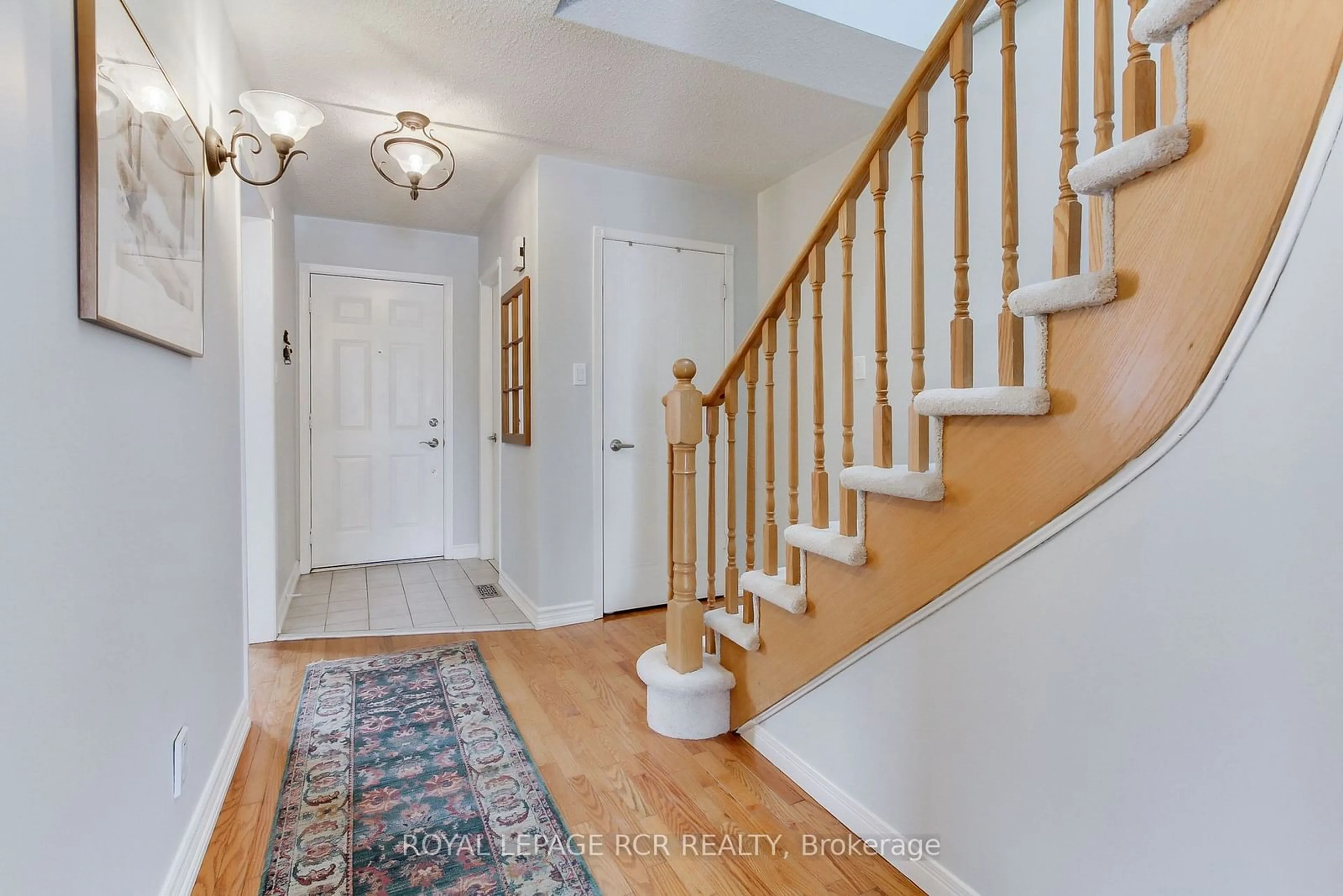 Indoor entryway for 51 Magani Ave, Bradford West Gwillimbury Ontario L3Z 2S6