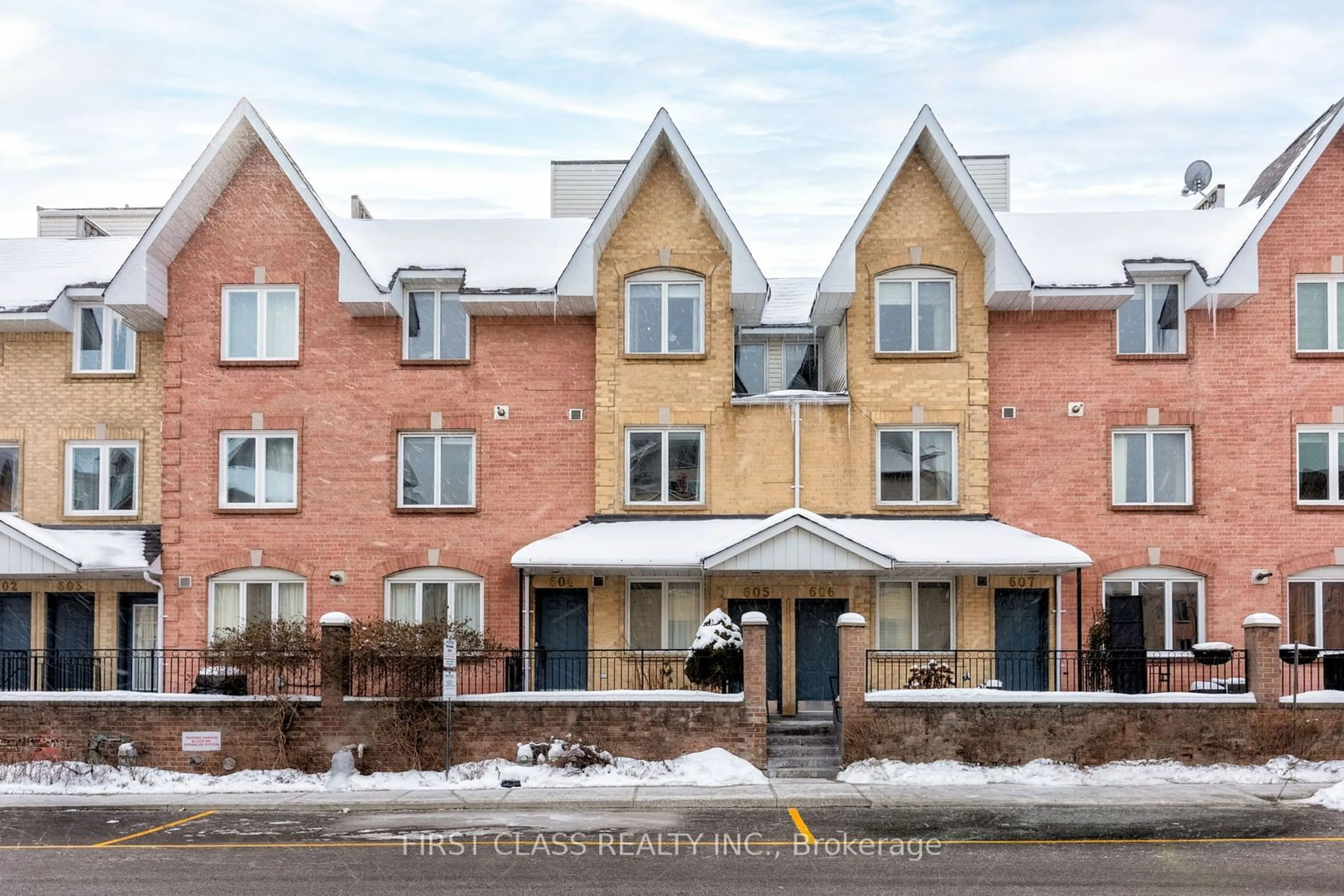 Home with brick exterior material, street for 75 Weldrick Rd #605, Richmond Hill Ontario L4C 0H9