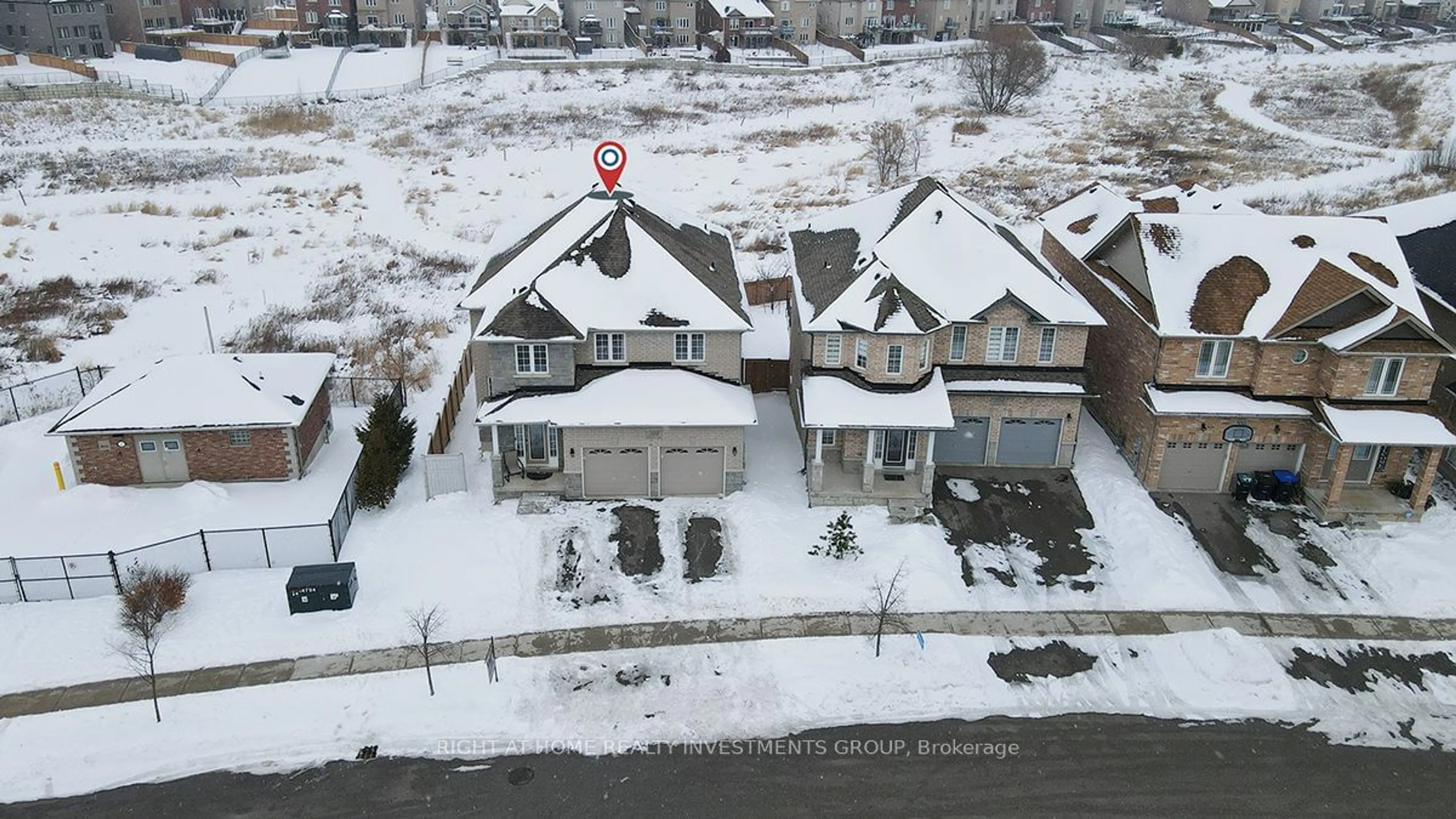 A pic from outside/outdoor area/front of a property/back of a property/a pic from drone, street for 208 Rutherford Rd, Bradford West Gwillimbury Ontario L3Z 0X5