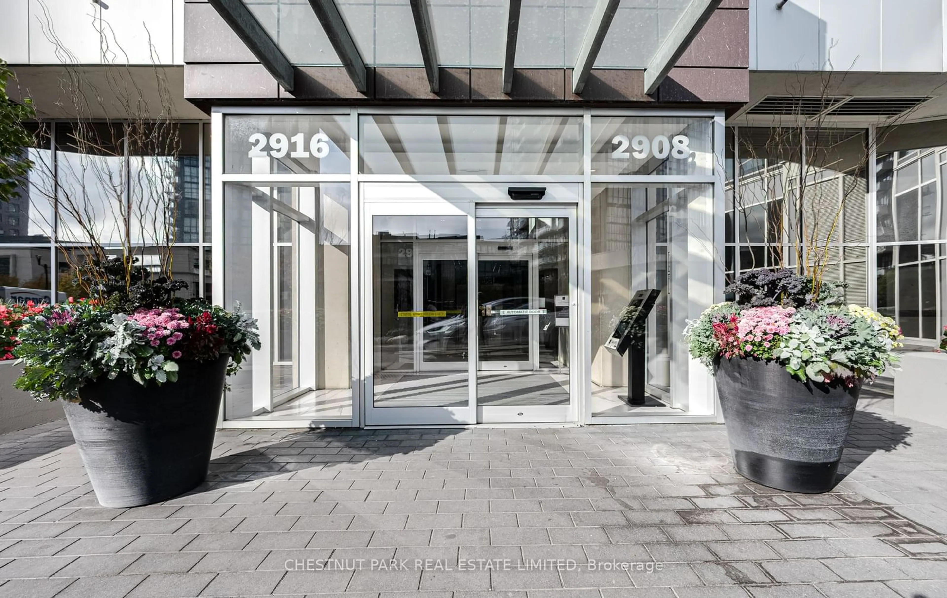 Indoor foyer for 2908 Highway 7 #411E, Vaughan Ontario L4K 0K5