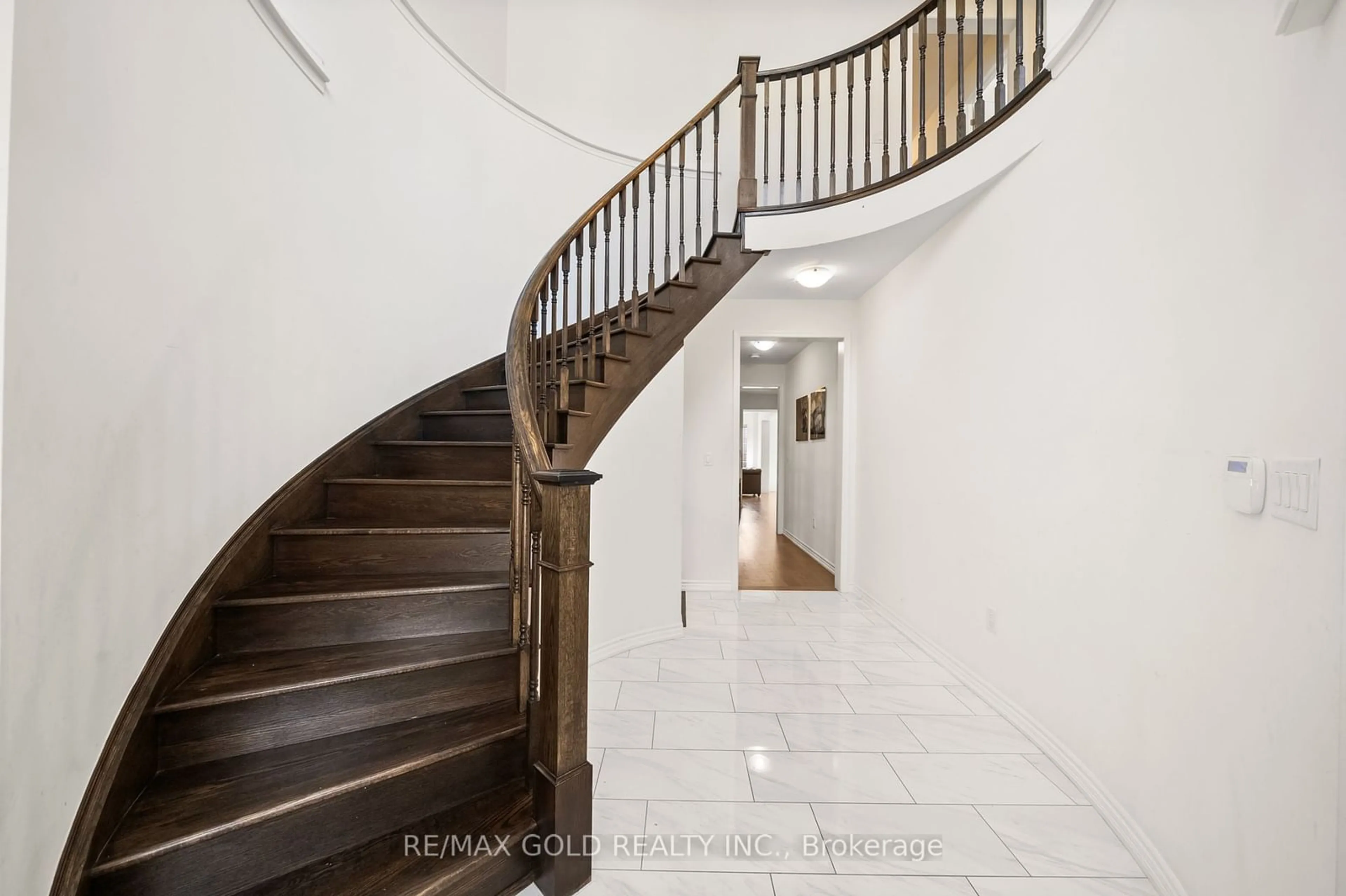 Stairs for 31 Streamside St, Vaughan Ontario L4H 4V3