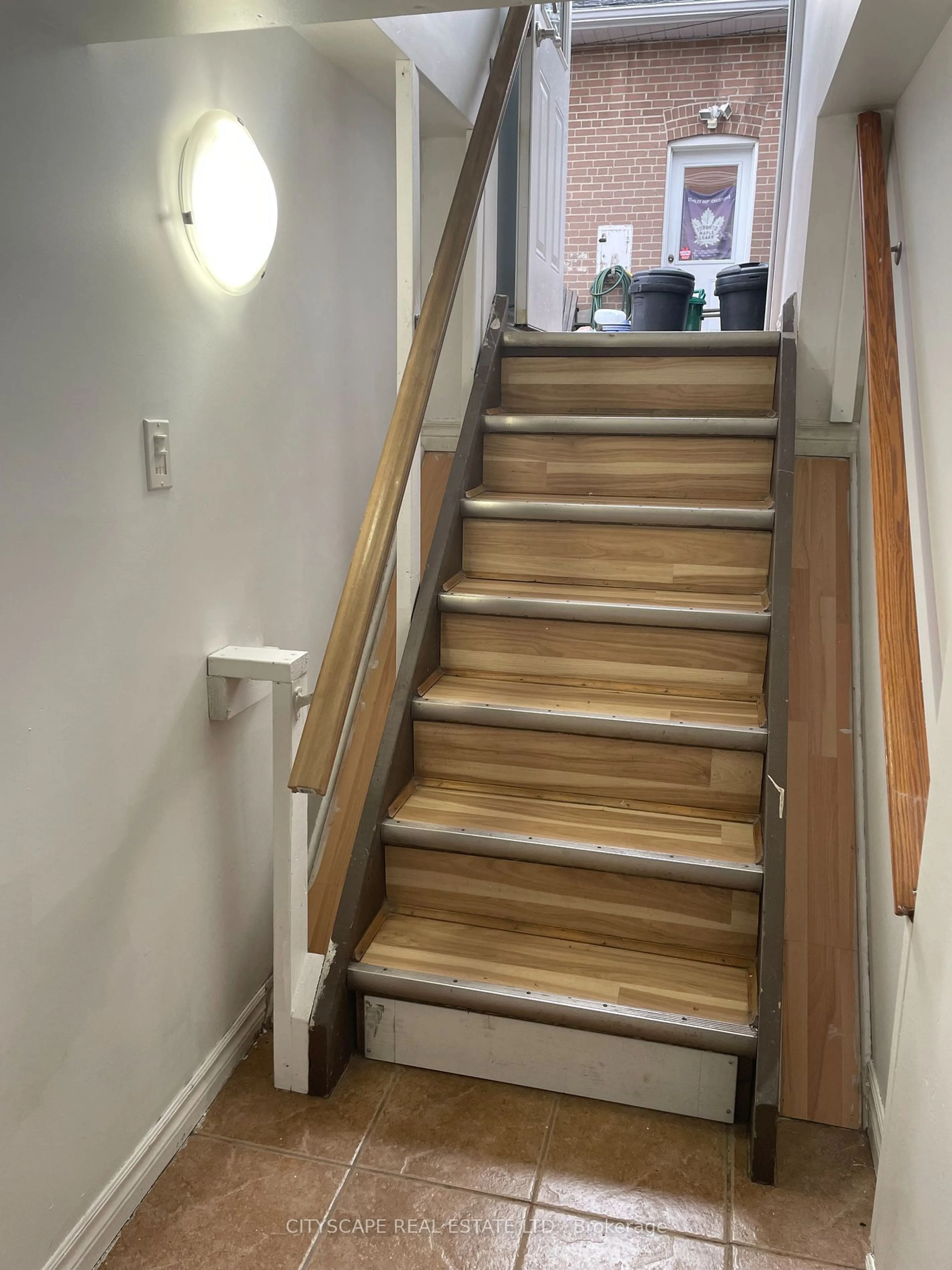 Stairs for 169 Penn Ave, Newmarket Ontario L3Y 2S3