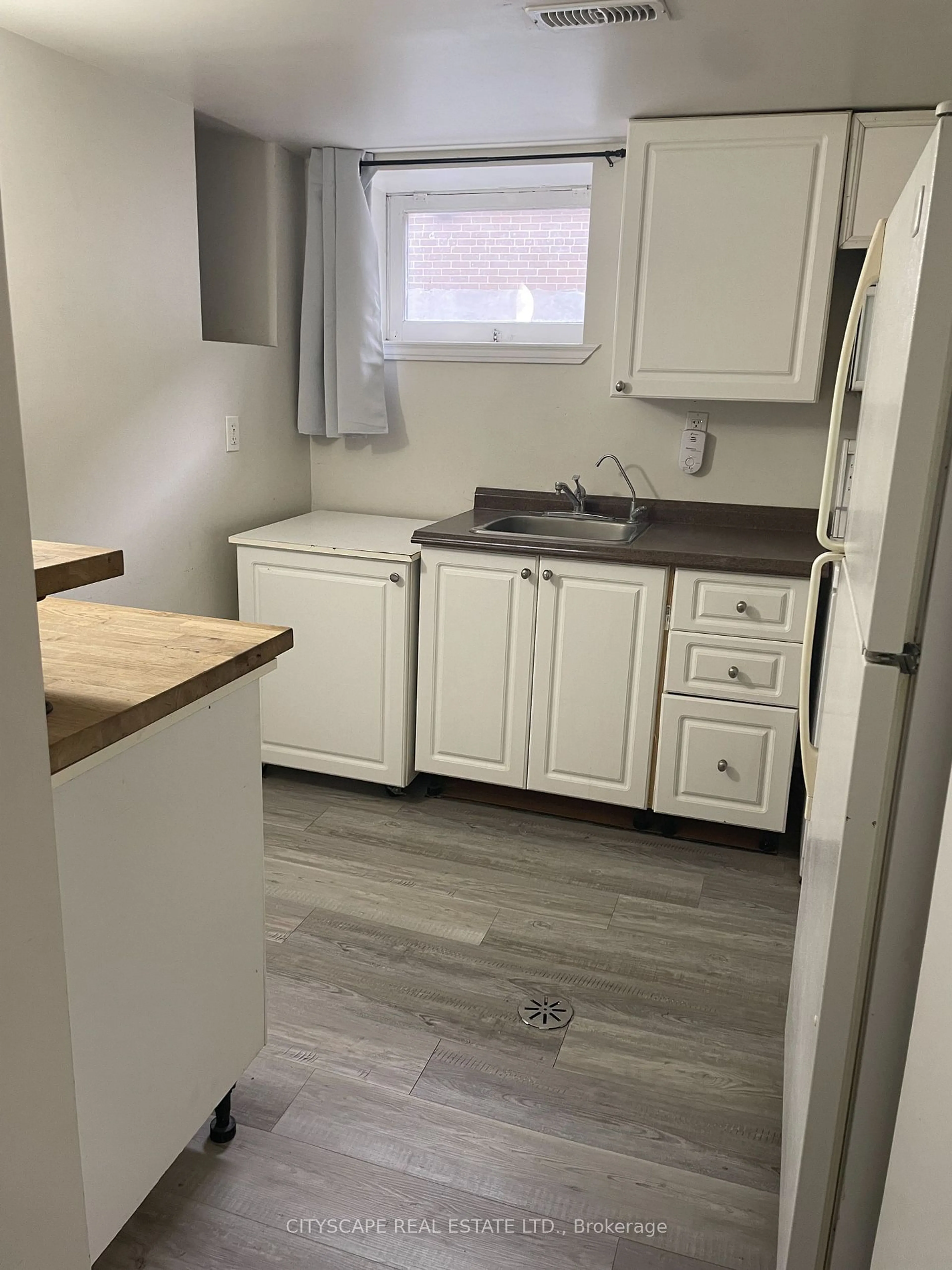 Standard kitchen, unknown for 169 Penn Ave, Newmarket Ontario L3Y 2S3