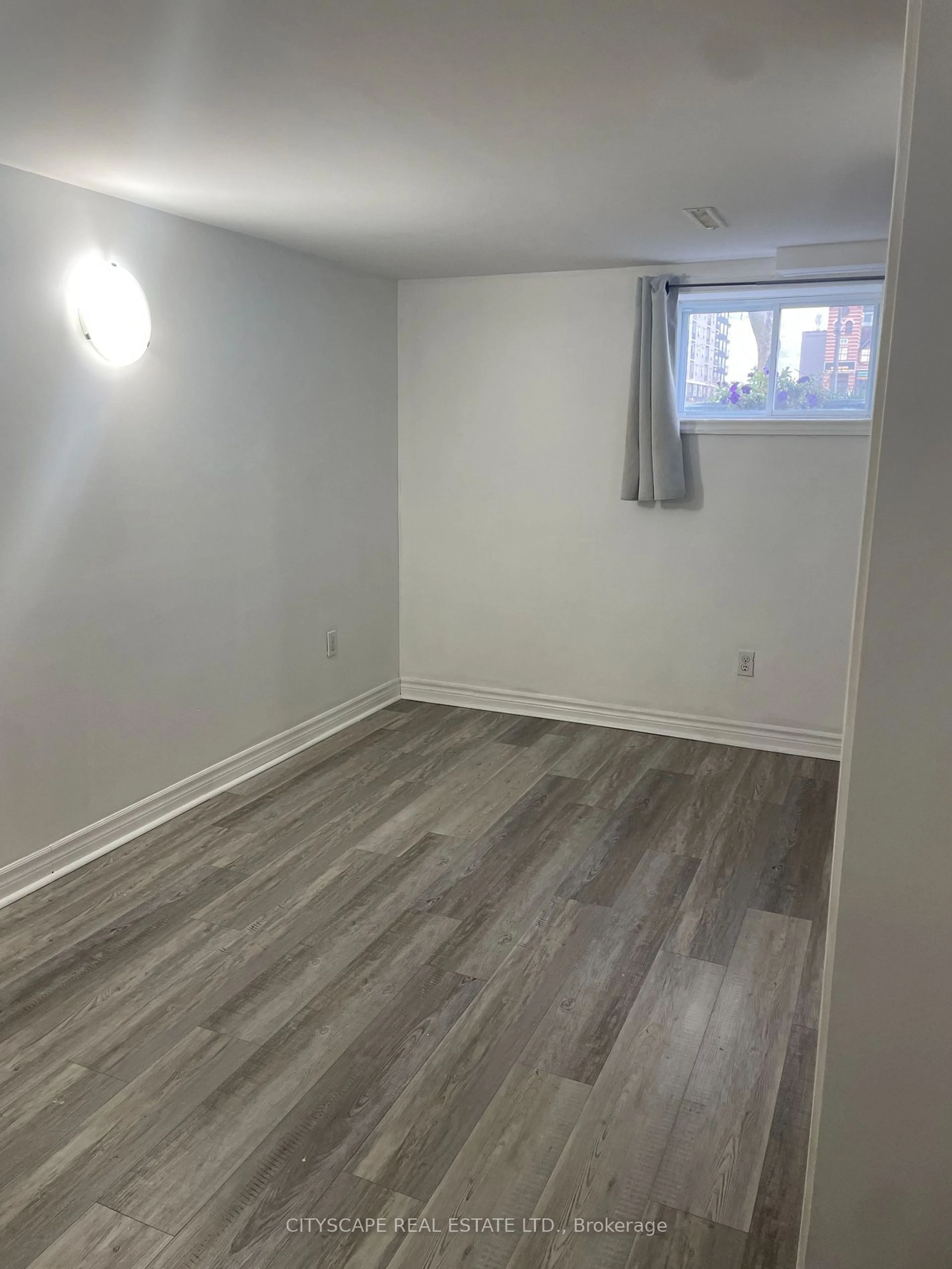 A pic of a room for 169 Penn Ave, Newmarket Ontario L3Y 2S3