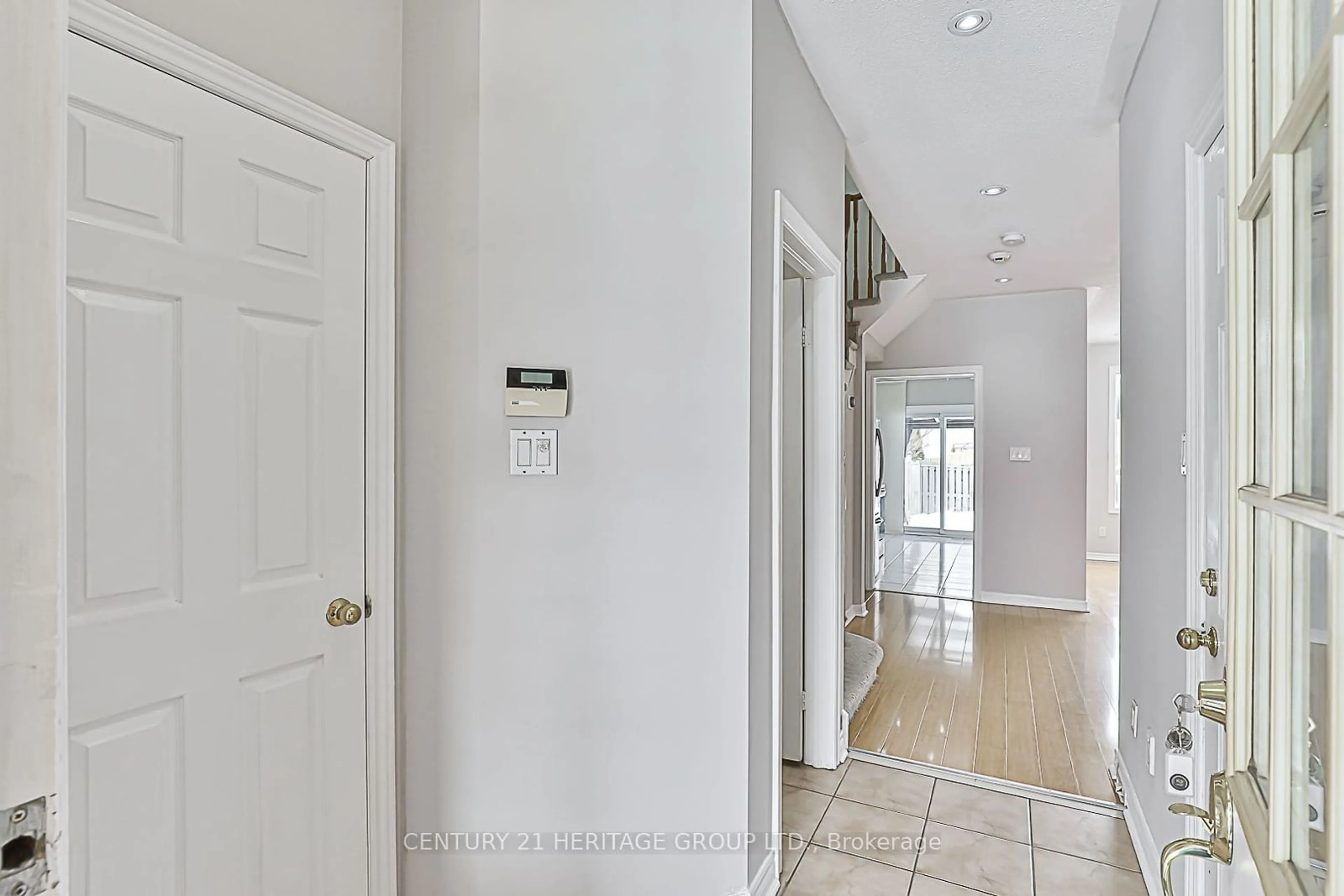 Indoor entryway for 39 Craddock St, Vaughan Ontario L6A 2R6