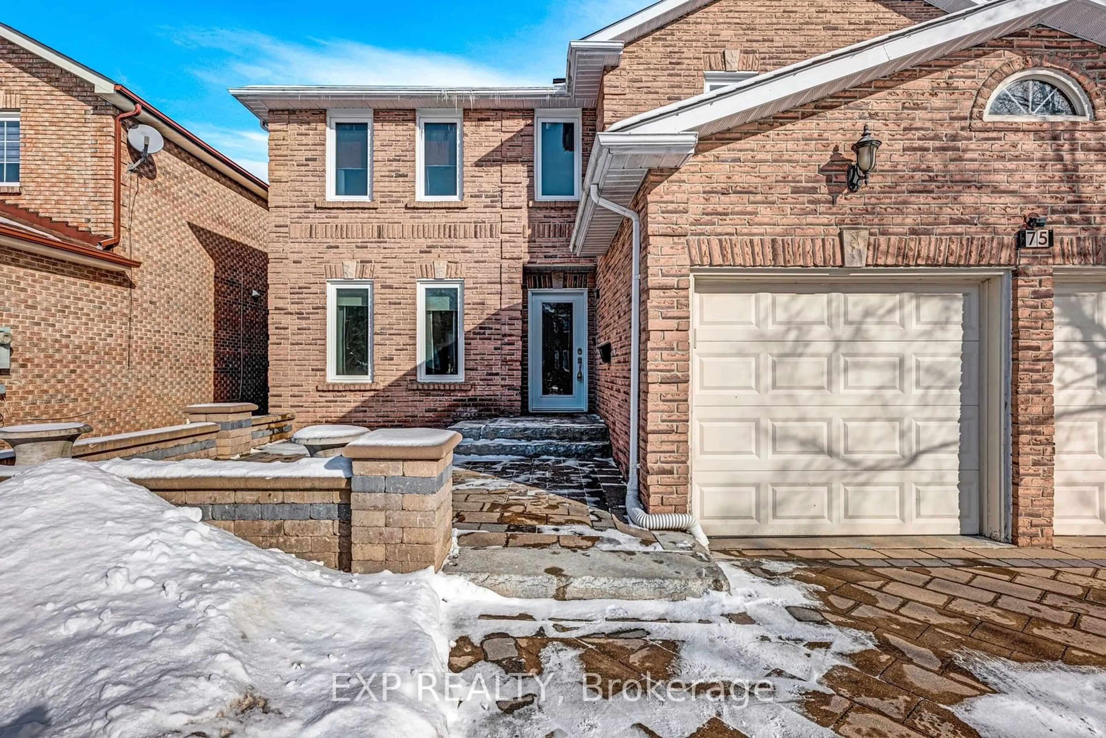 Home with brick exterior material, street for 75 Somerset Cres, Richmond Hill Ontario L4C 8N8