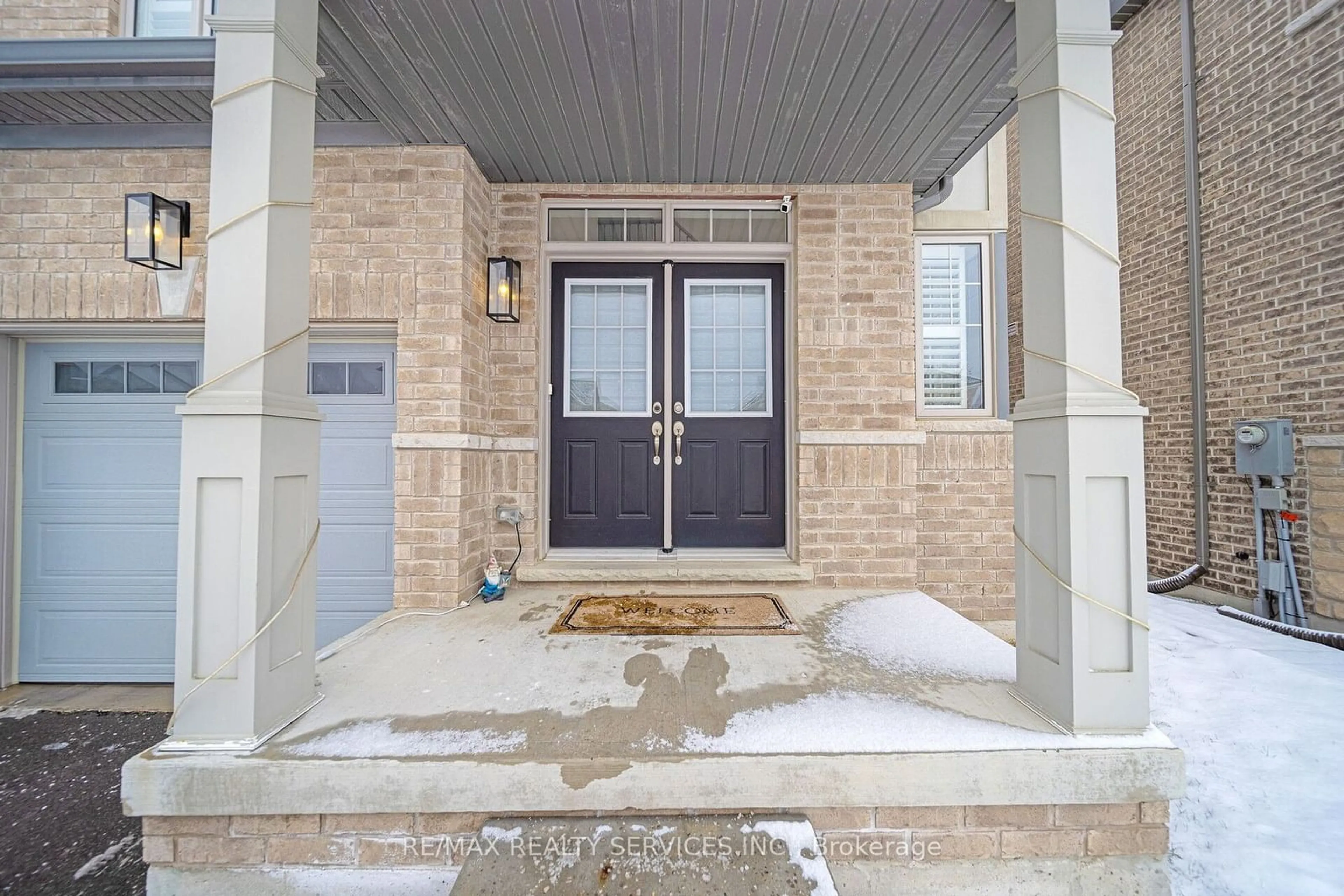 Indoor entryway for 564 Mactier Dr, Vaughan Ontario L4H 4T9