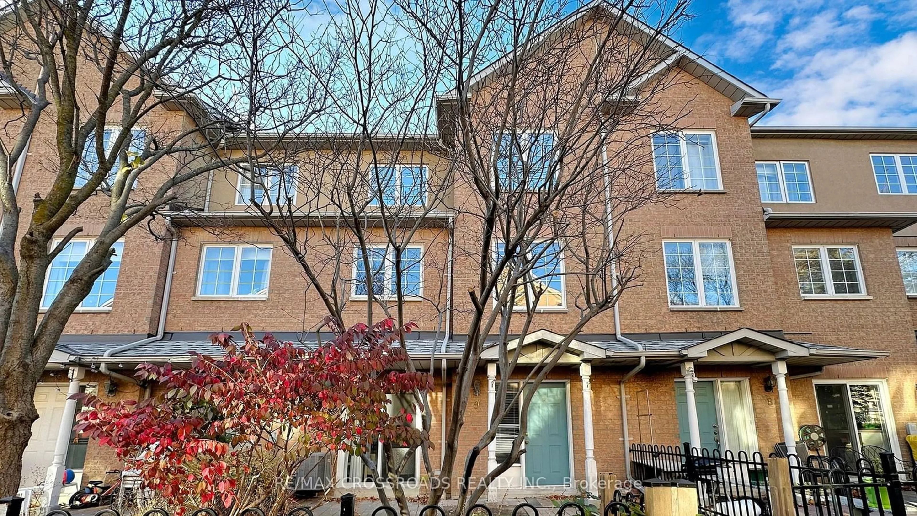 Patio, street for 2 Cox Blvd #9, Markham Ontario L3R 4E8