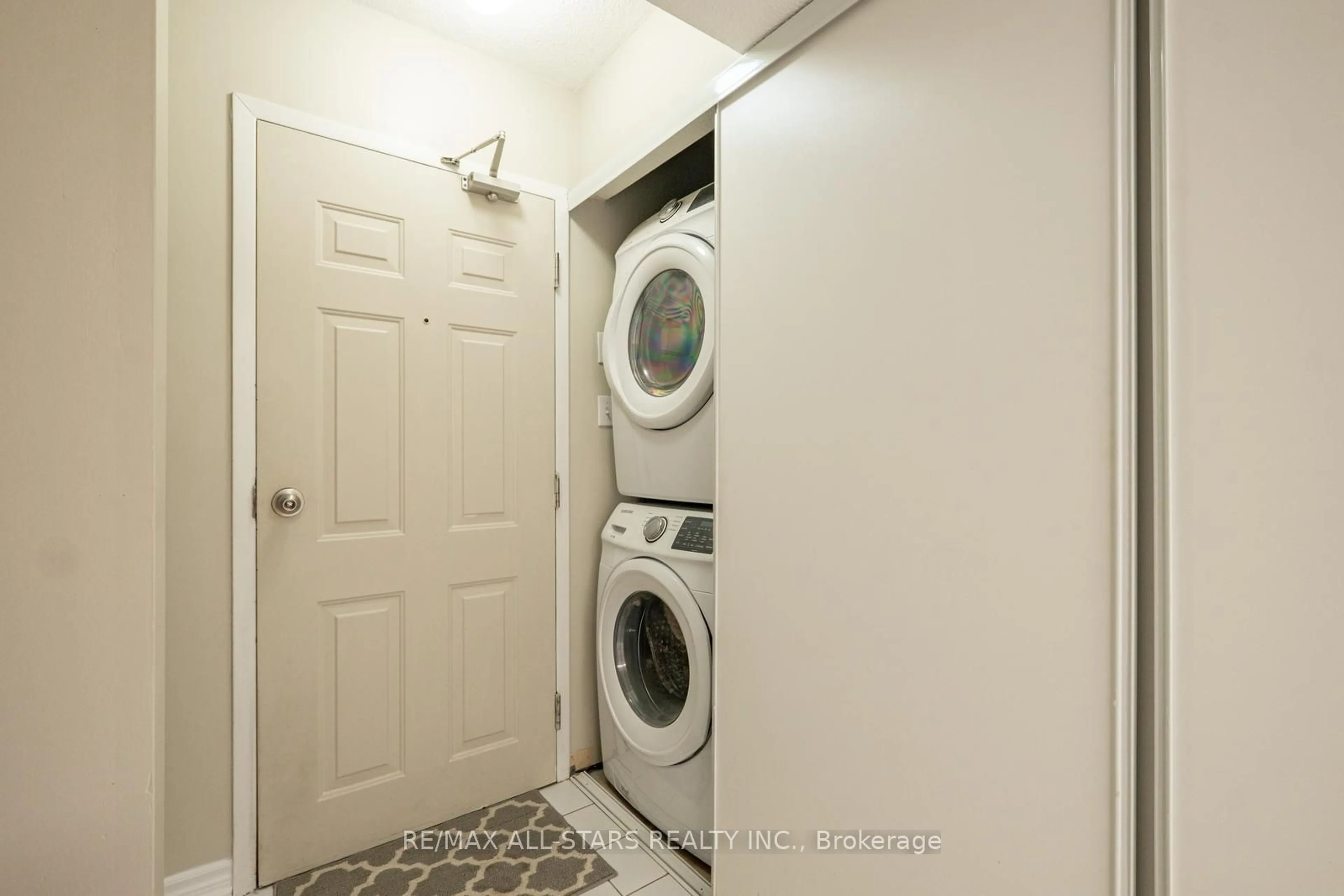 Laundry room for 1 Testa Rd #26, Uxbridge Ontario L9P 1Y8